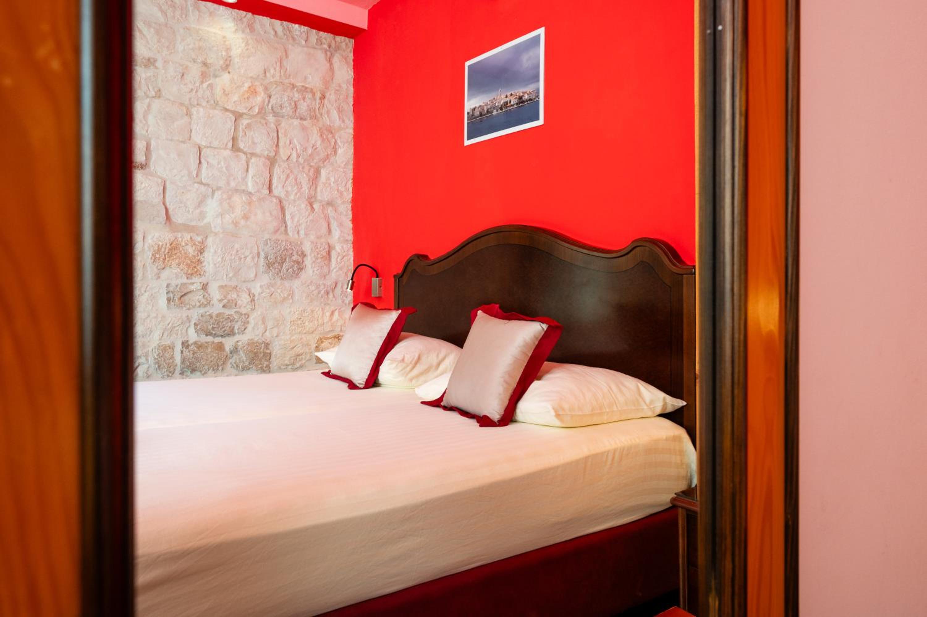 Double Room - Photo 3