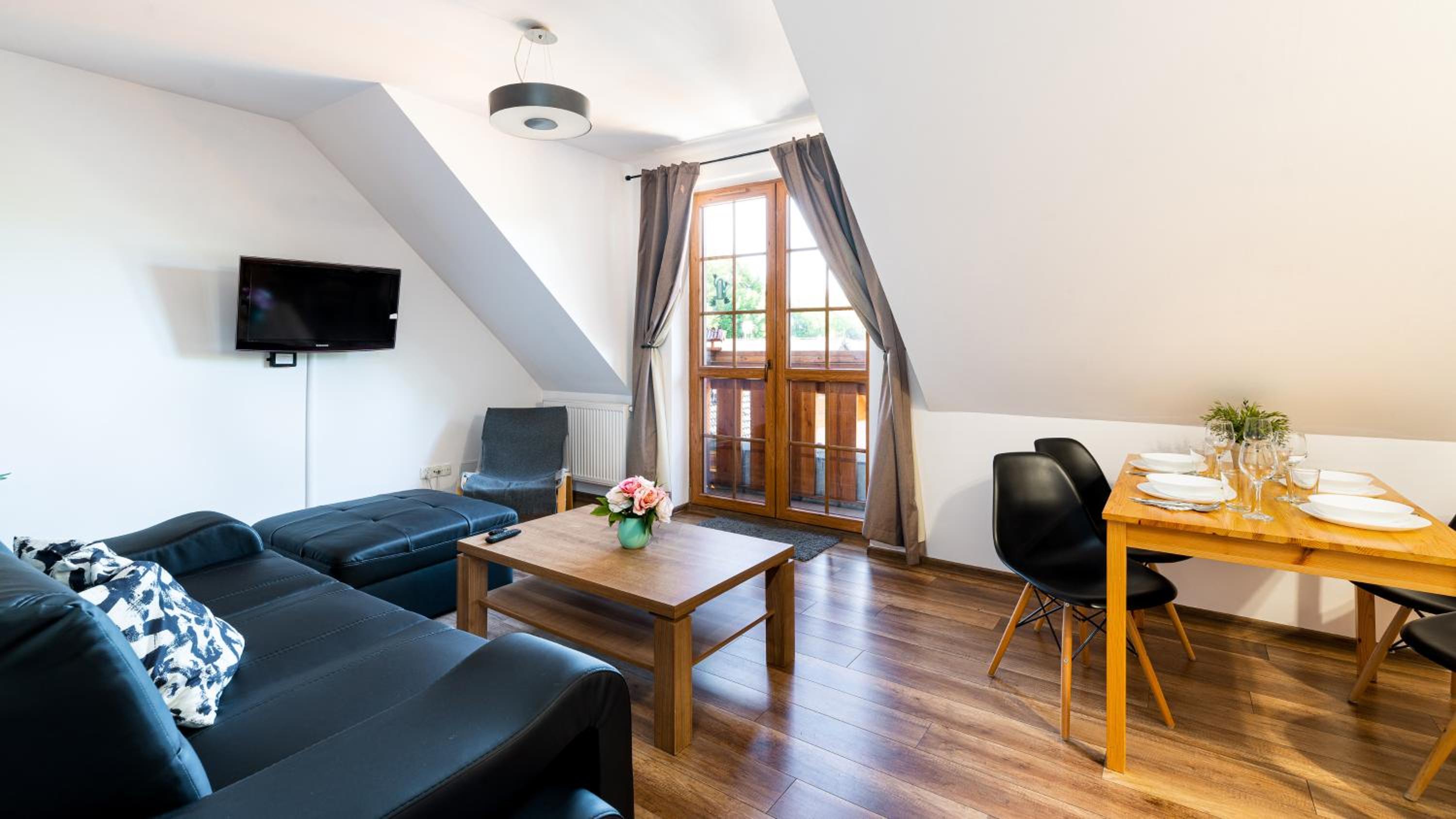 One-Bedroom Apartment with partial Mountain View photo 1