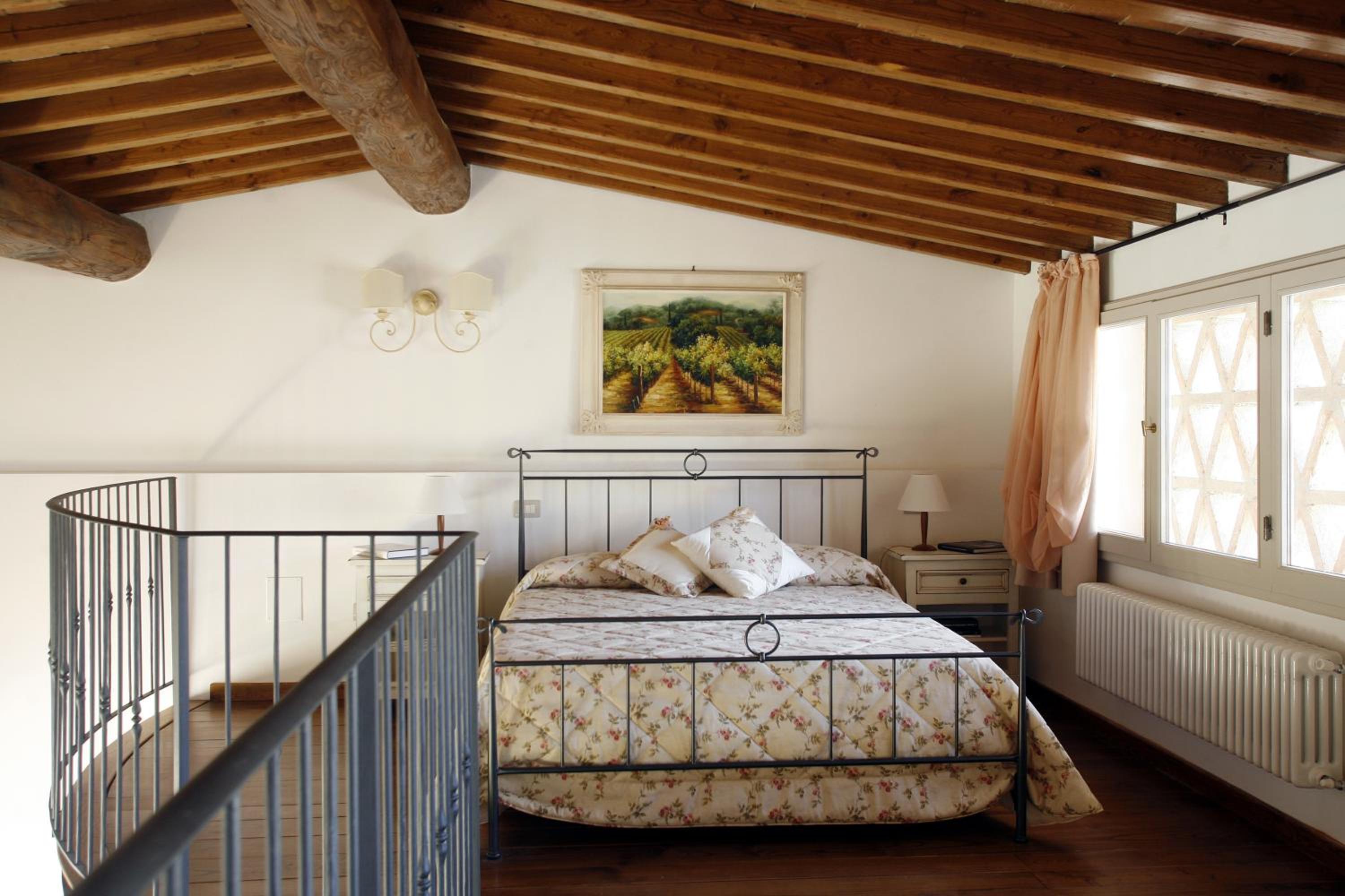 One-Bedroom Apartment with Sofa Bed