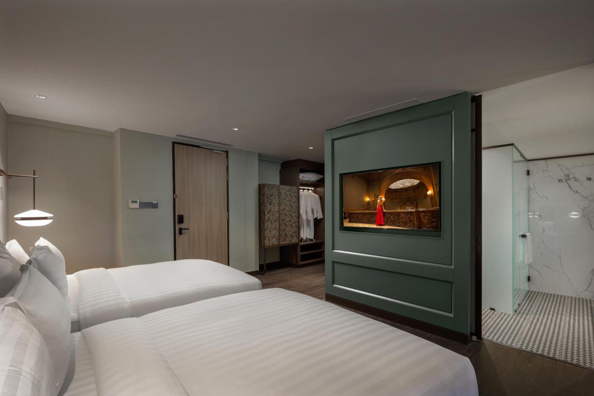 Premier Family Deluxe Room - Photo 6