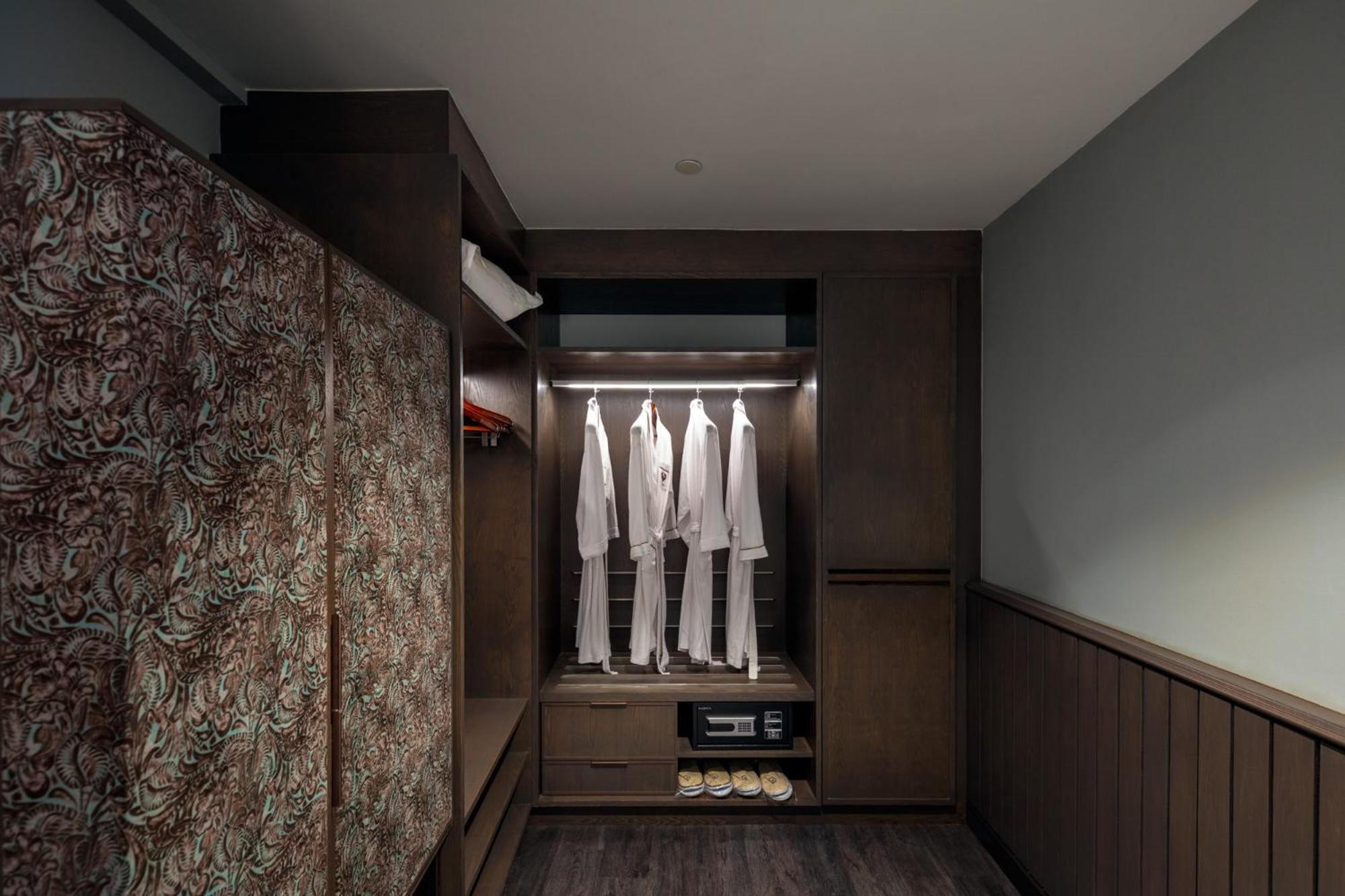 Premier Family Deluxe Room - Photo 7
