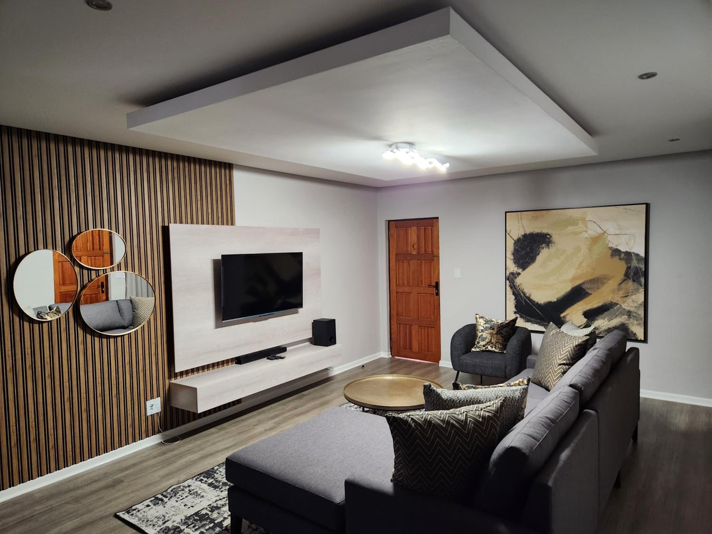 Luxury Apartment - Photo 1