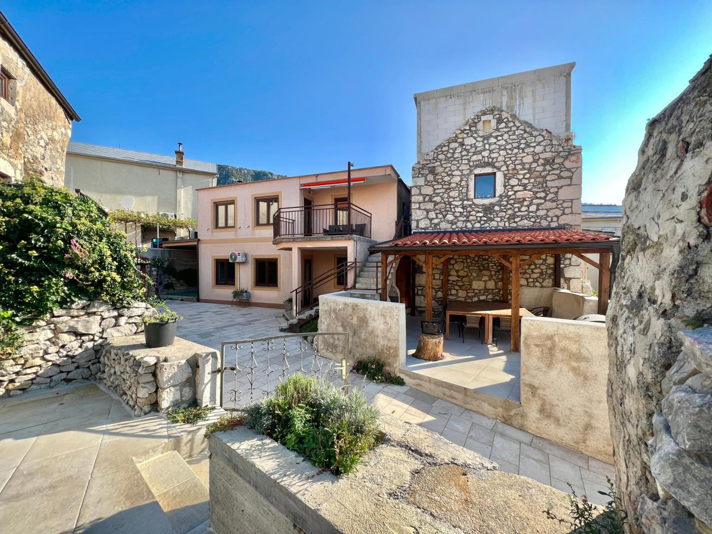Villa photo 2