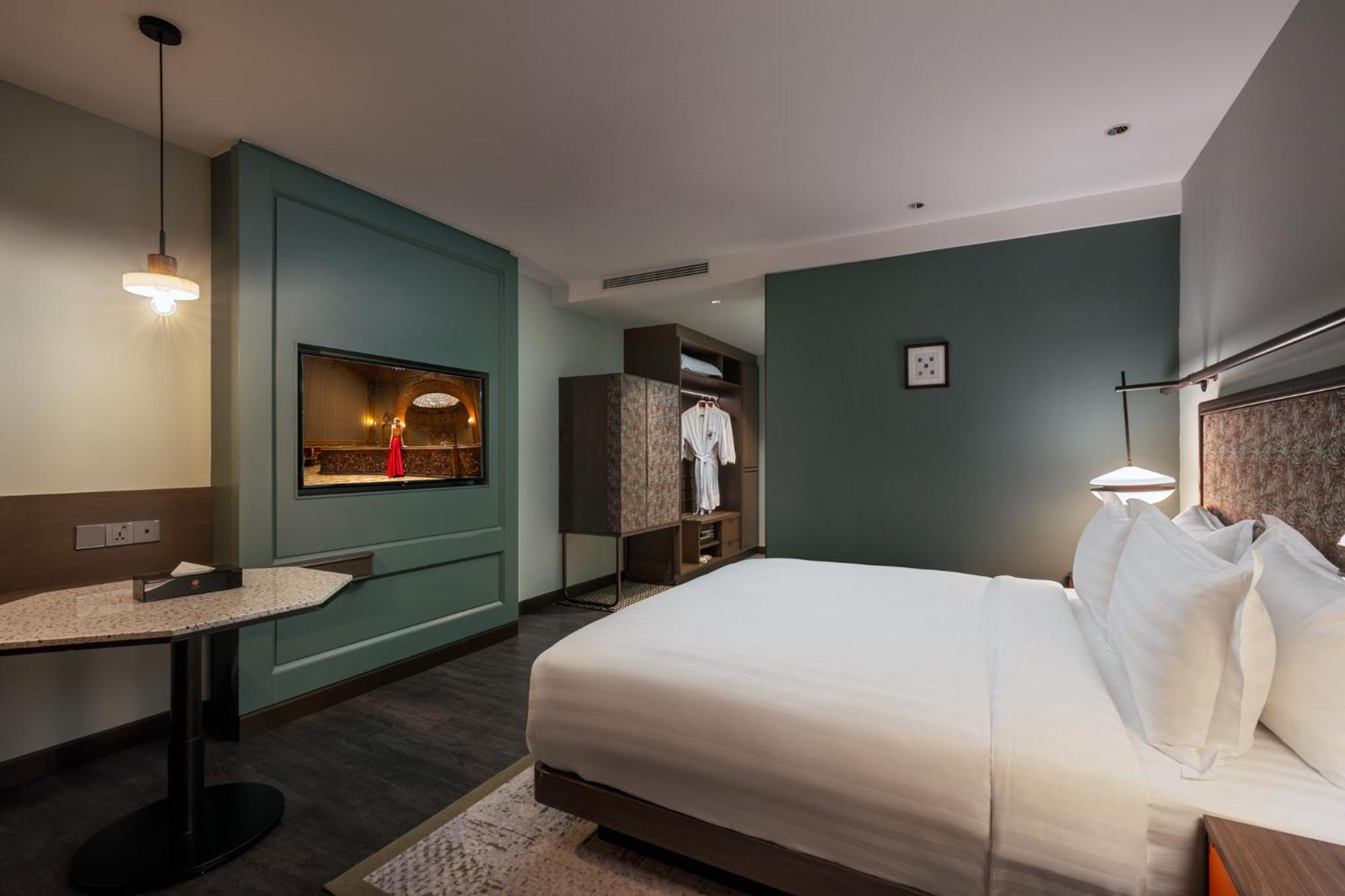 Executive Deluxe King Room - Photo 6