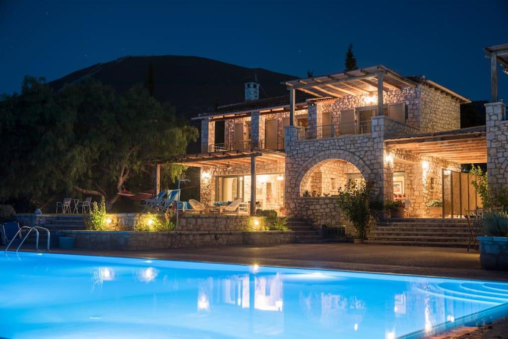 Villa photo 2