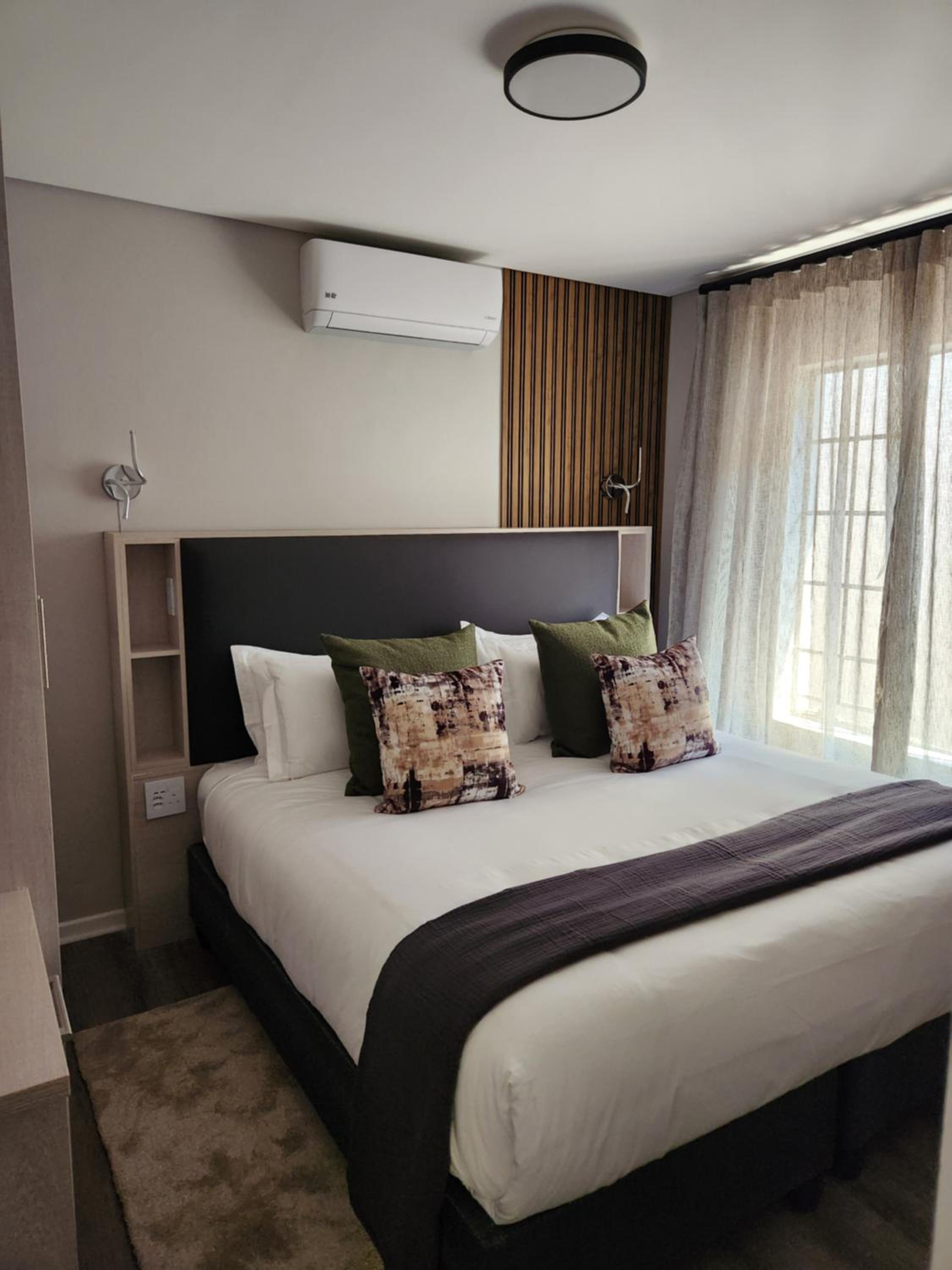 Luxury Apartment - Photo 6