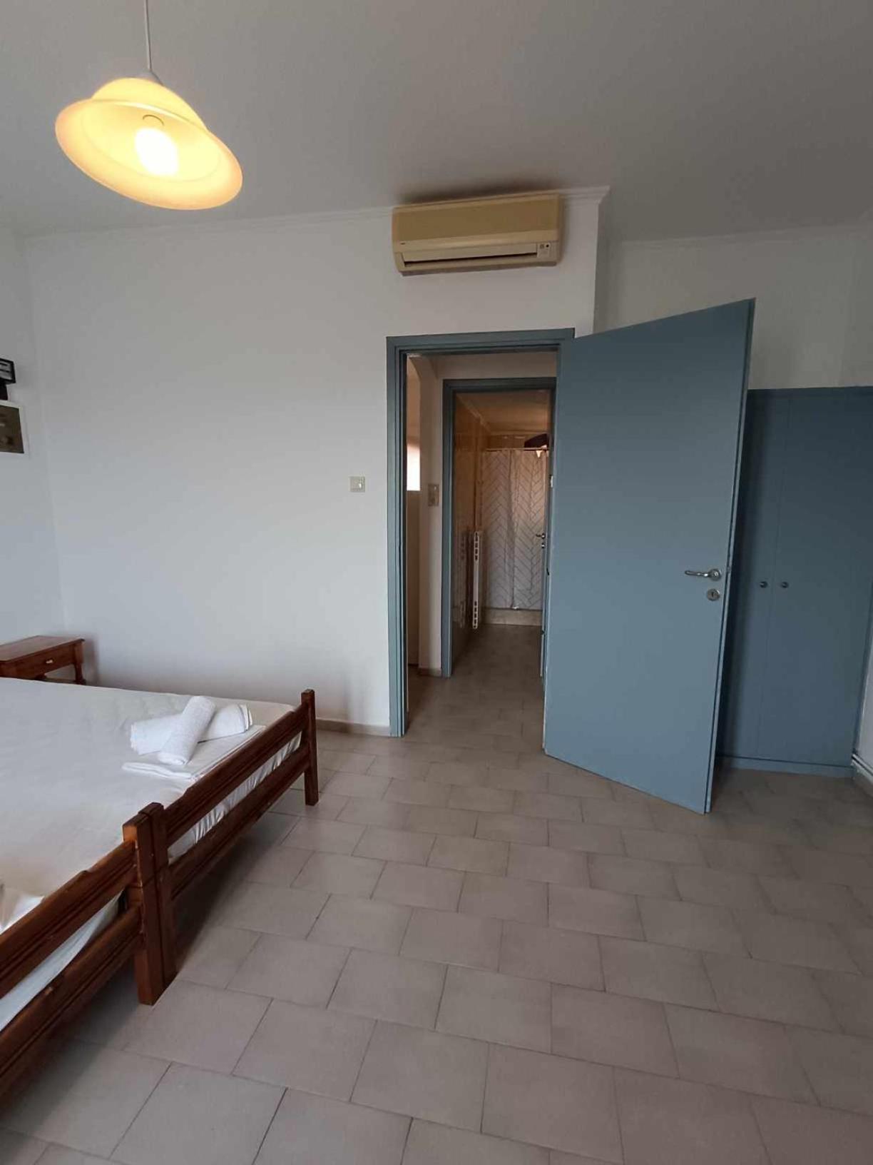 One-Bedroom Apartment with Balcony and Sea View photo 3