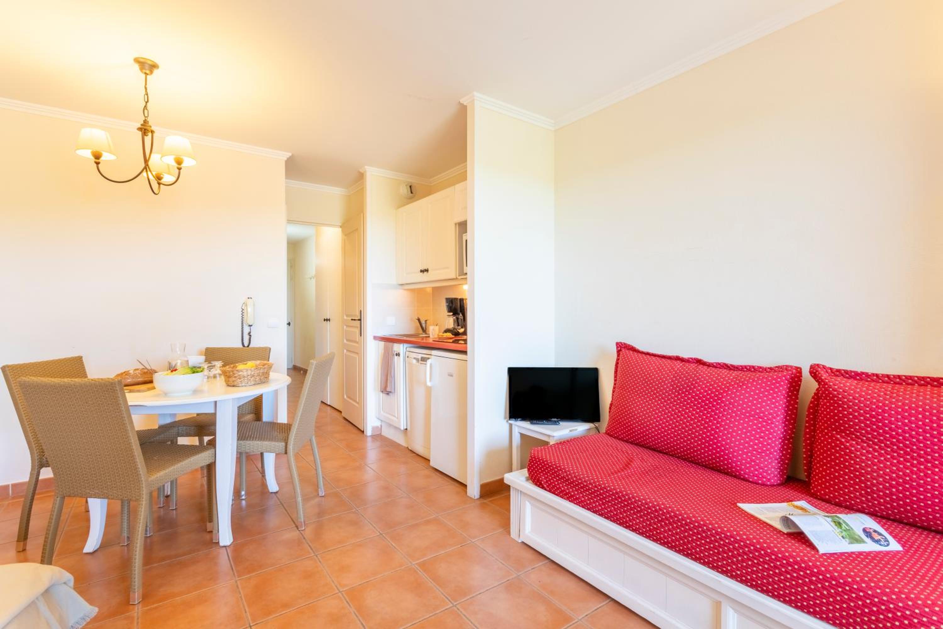 Studio with Sleeping Alcove, Air Conditioning and Terrace or Balcony (4 People) - Photo 1
