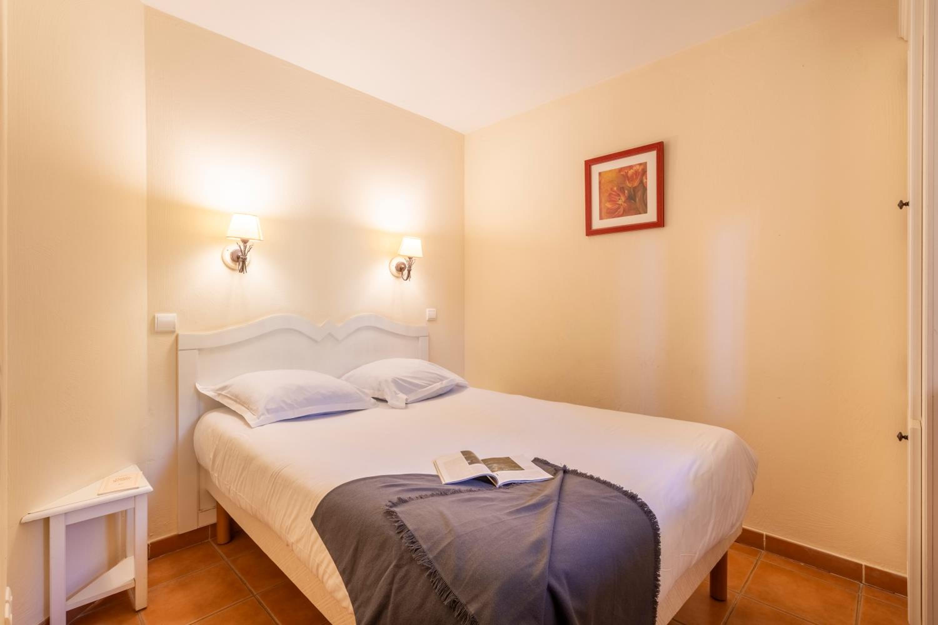 Superior Studio with Air Conditioning and Sleeping Alcove and Terrace or Balcony (4 People) photo 1