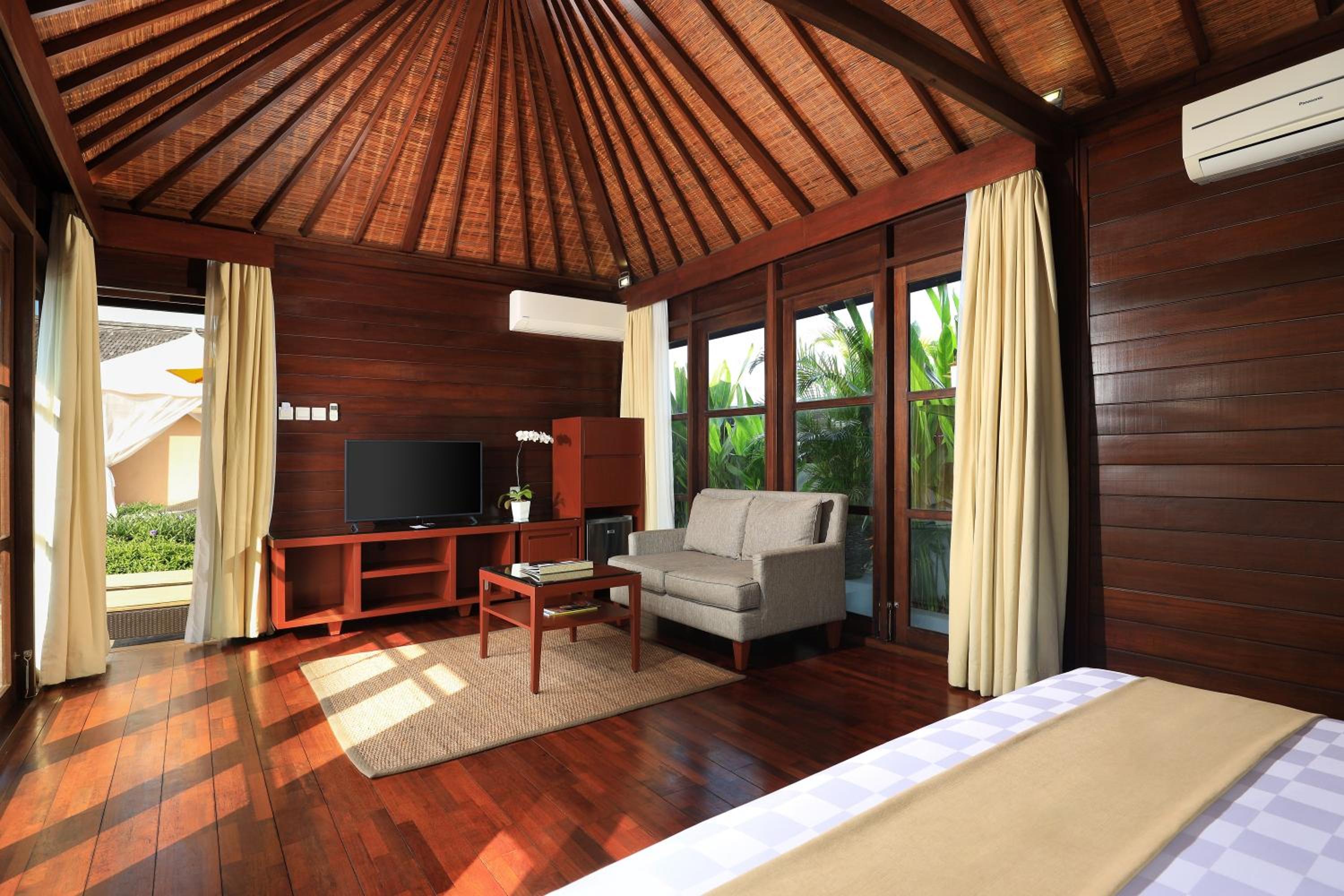 Rooftop Suite - One-Bedroom - Photo 2