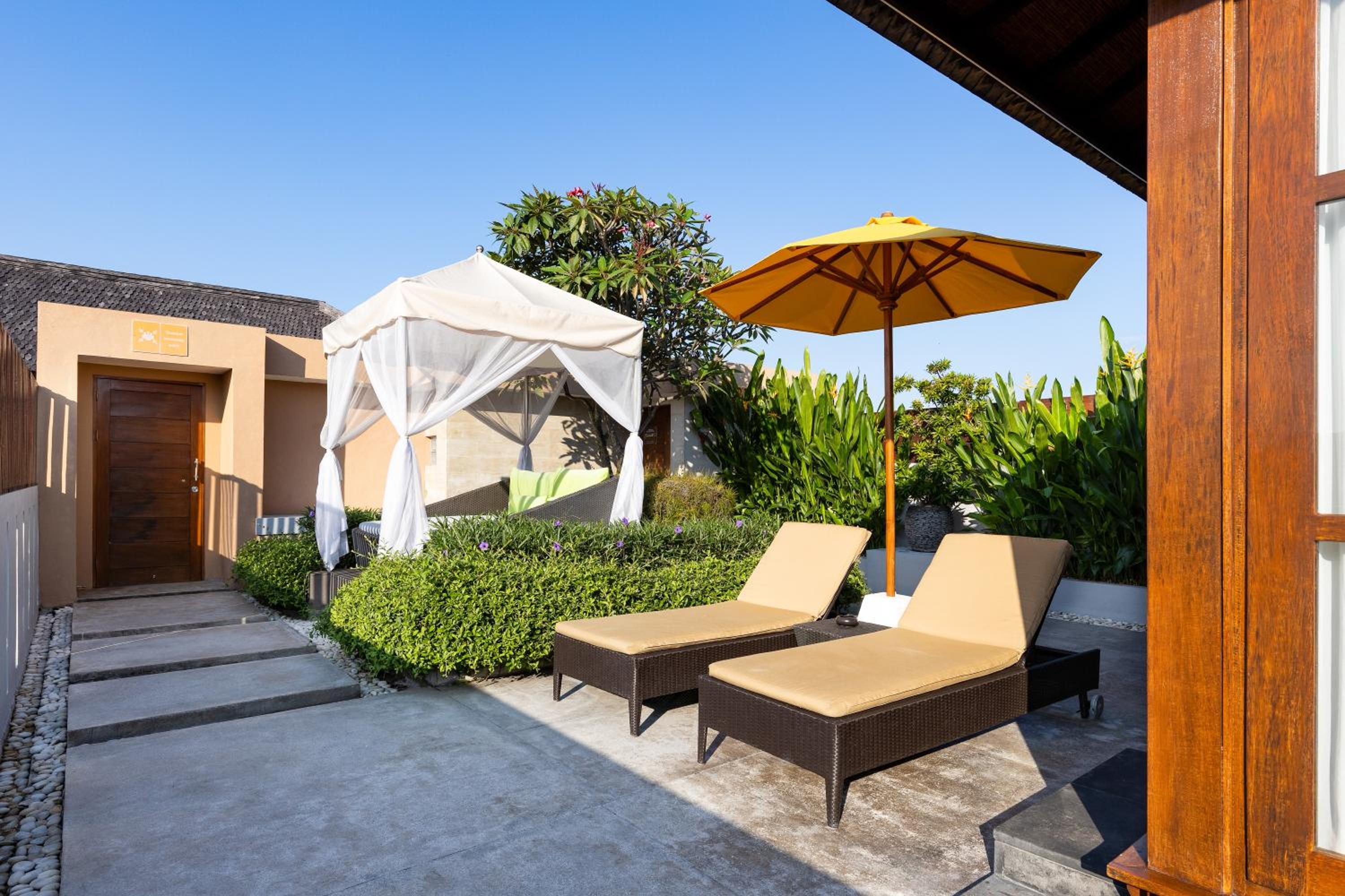 Rooftop Suite - One-Bedroom - Photo 4
