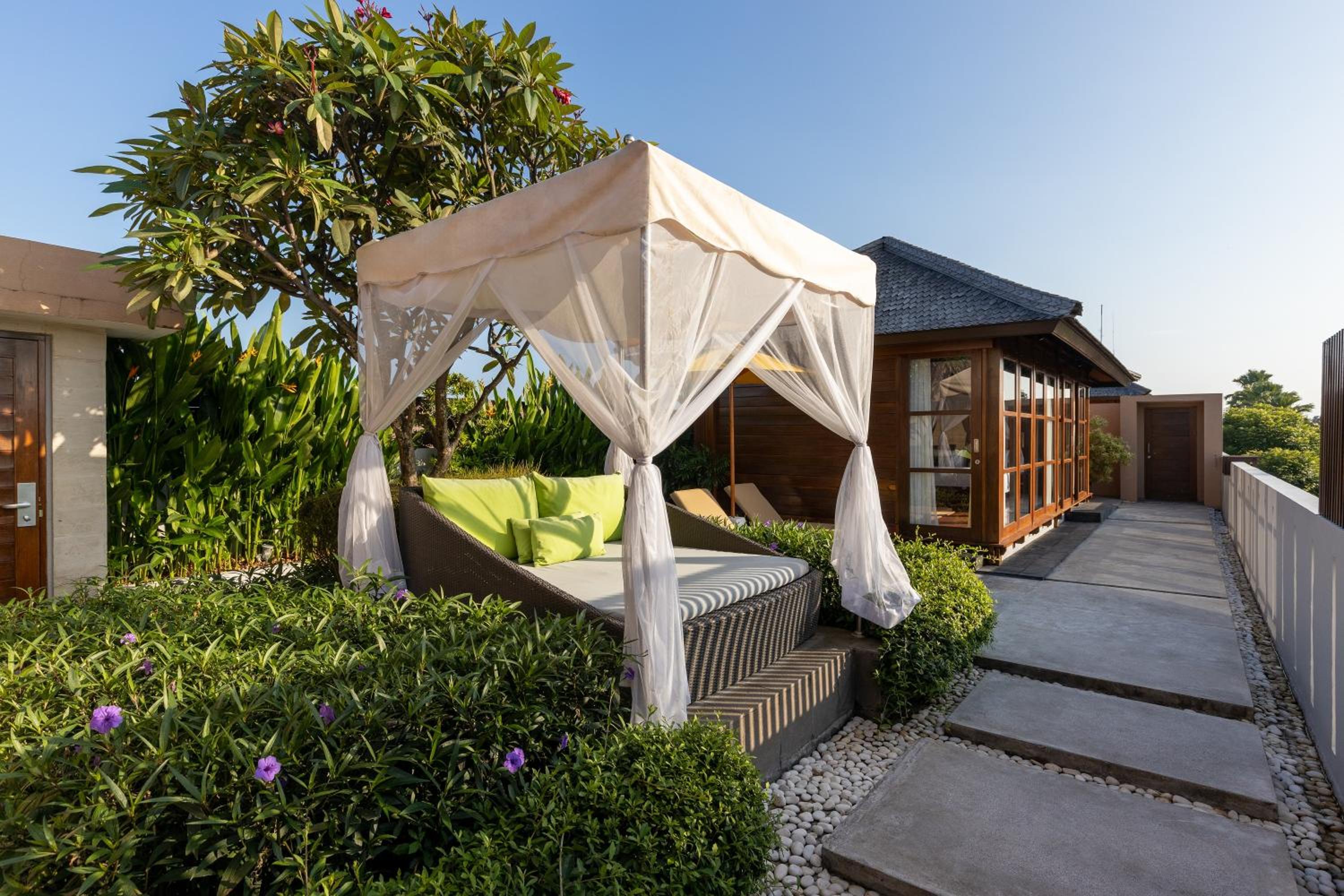 Rooftop Suite - One-Bedroom - Photo 3