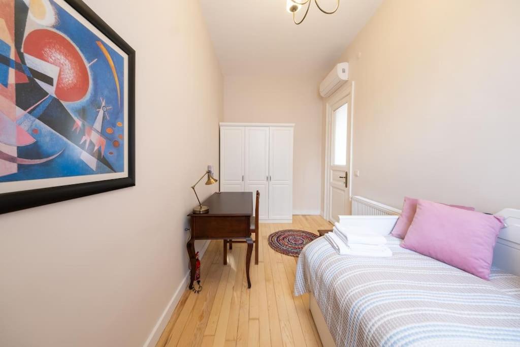 Three-Bedroom Apartment photo 1