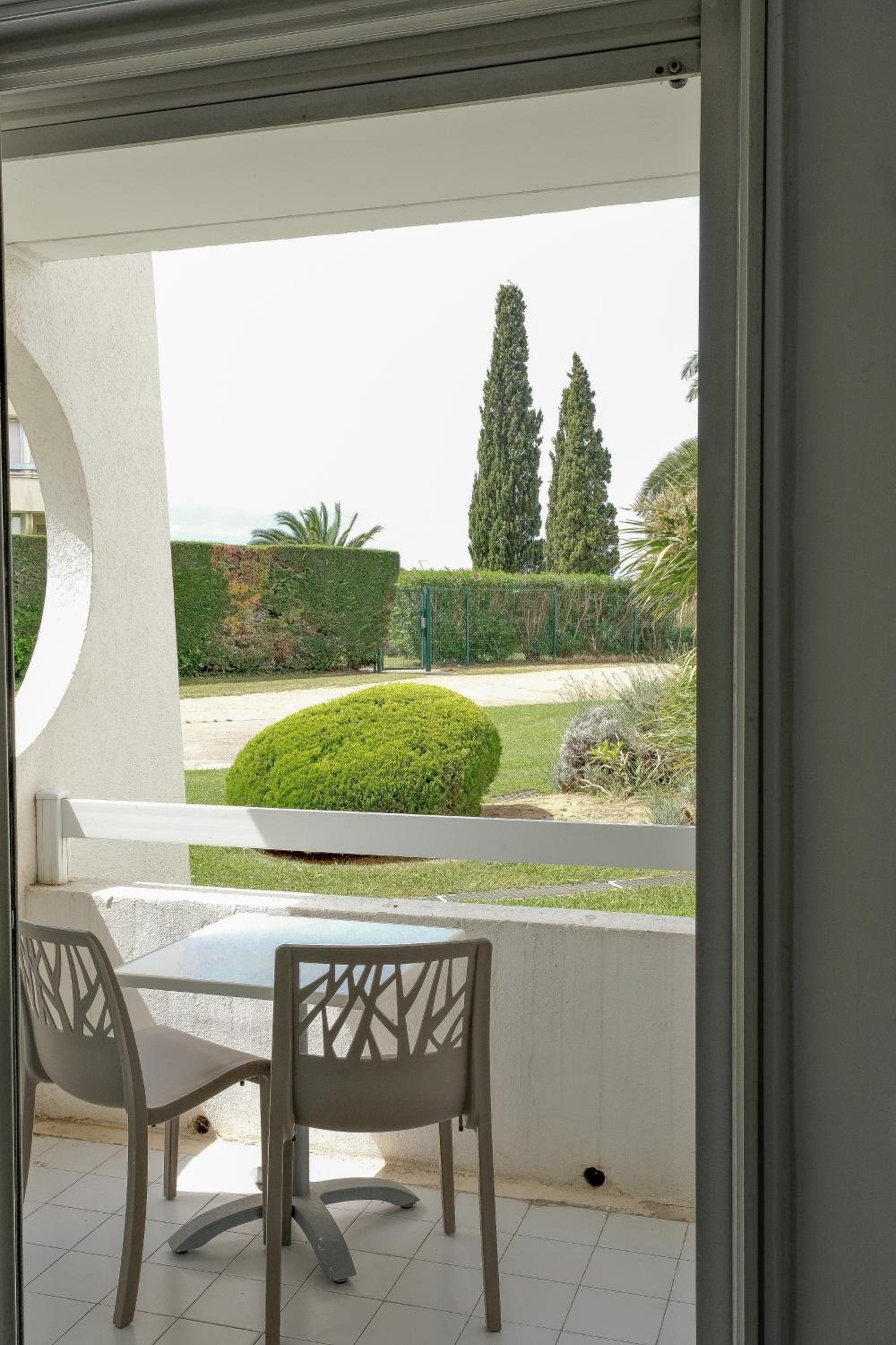 Double Room with Side Garden View photo 2