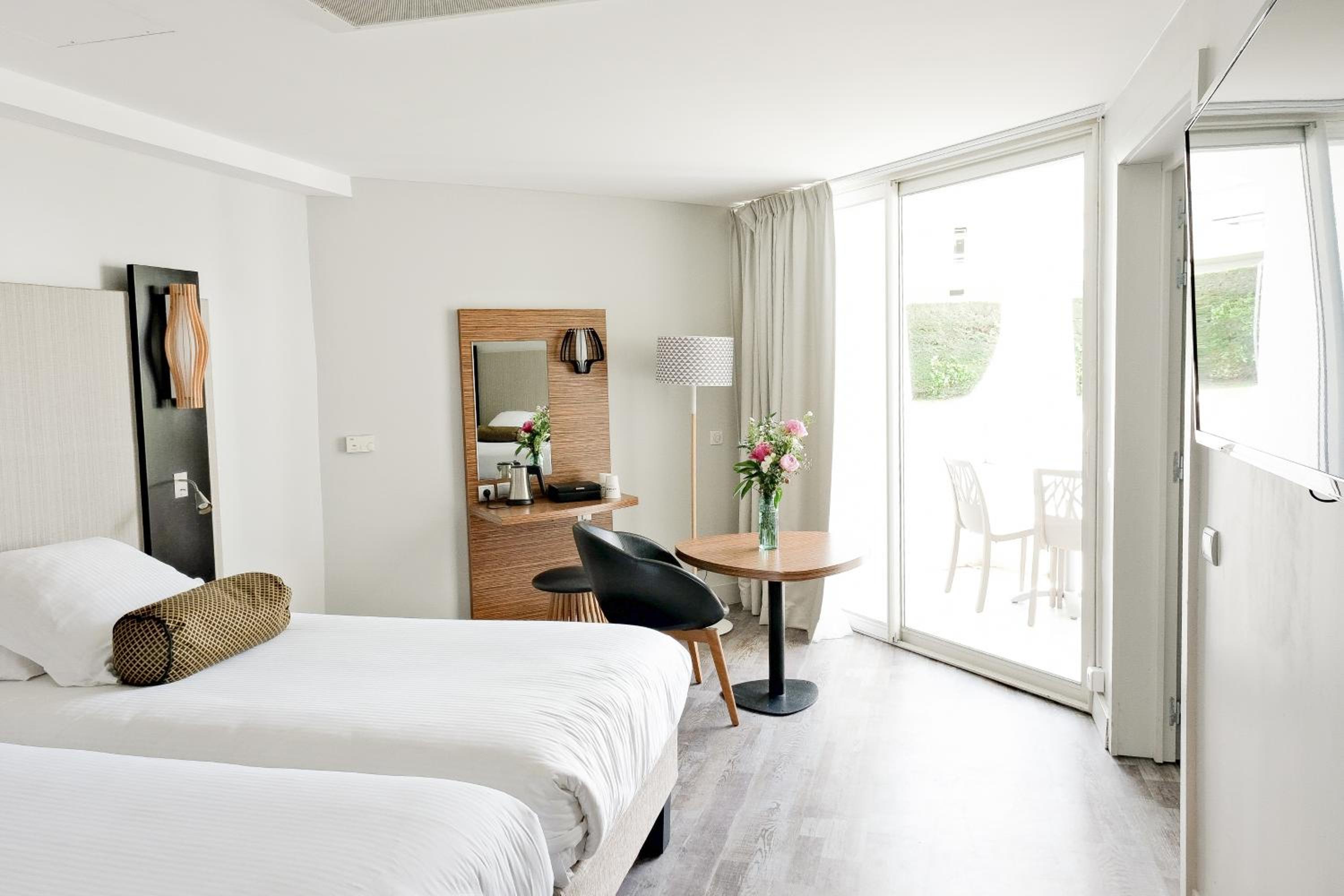 Twin Room With  Side Garden View photo 3