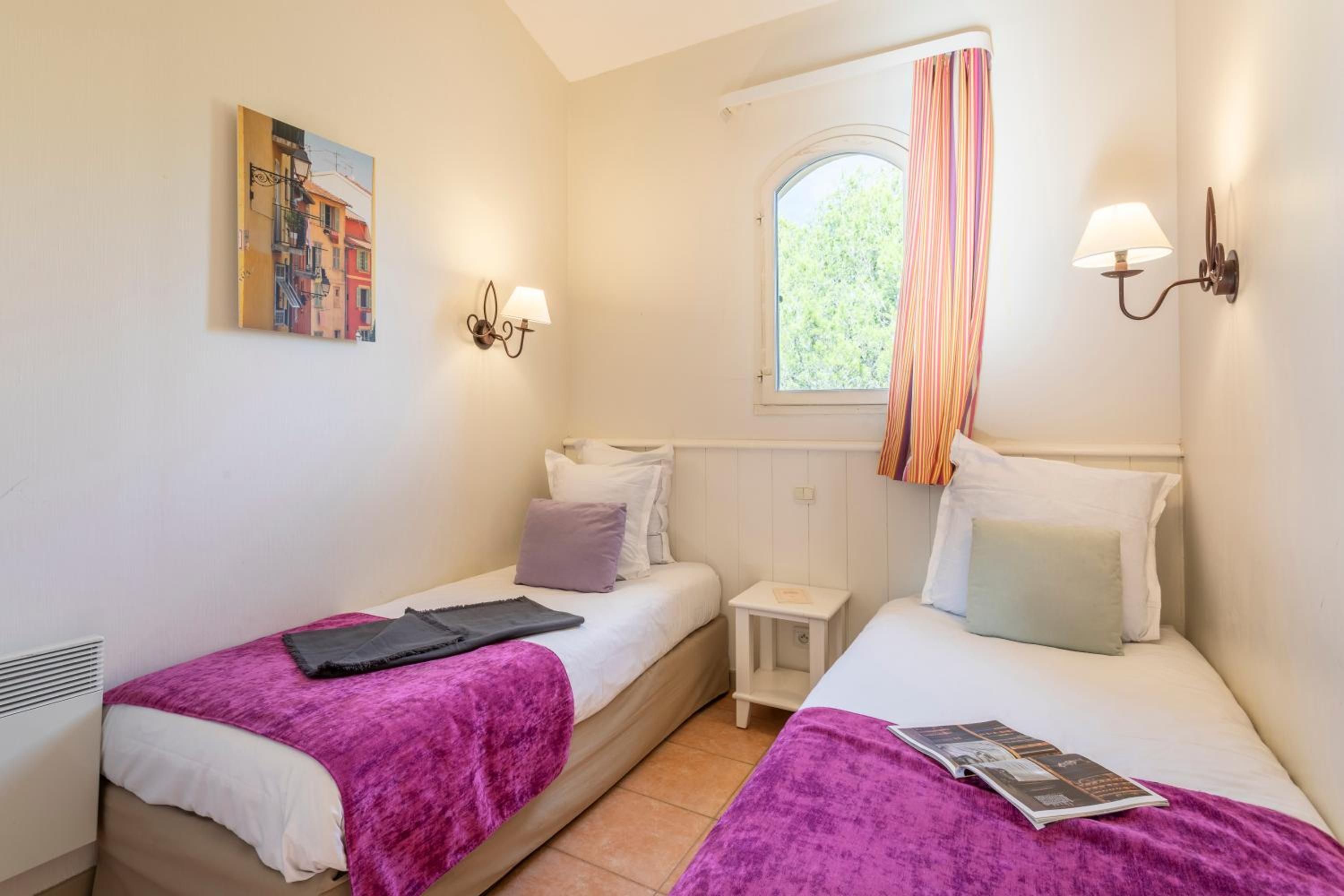 Two-Bedroom Duplex House with Garden (6 People) - Taillades District - Photo 5
