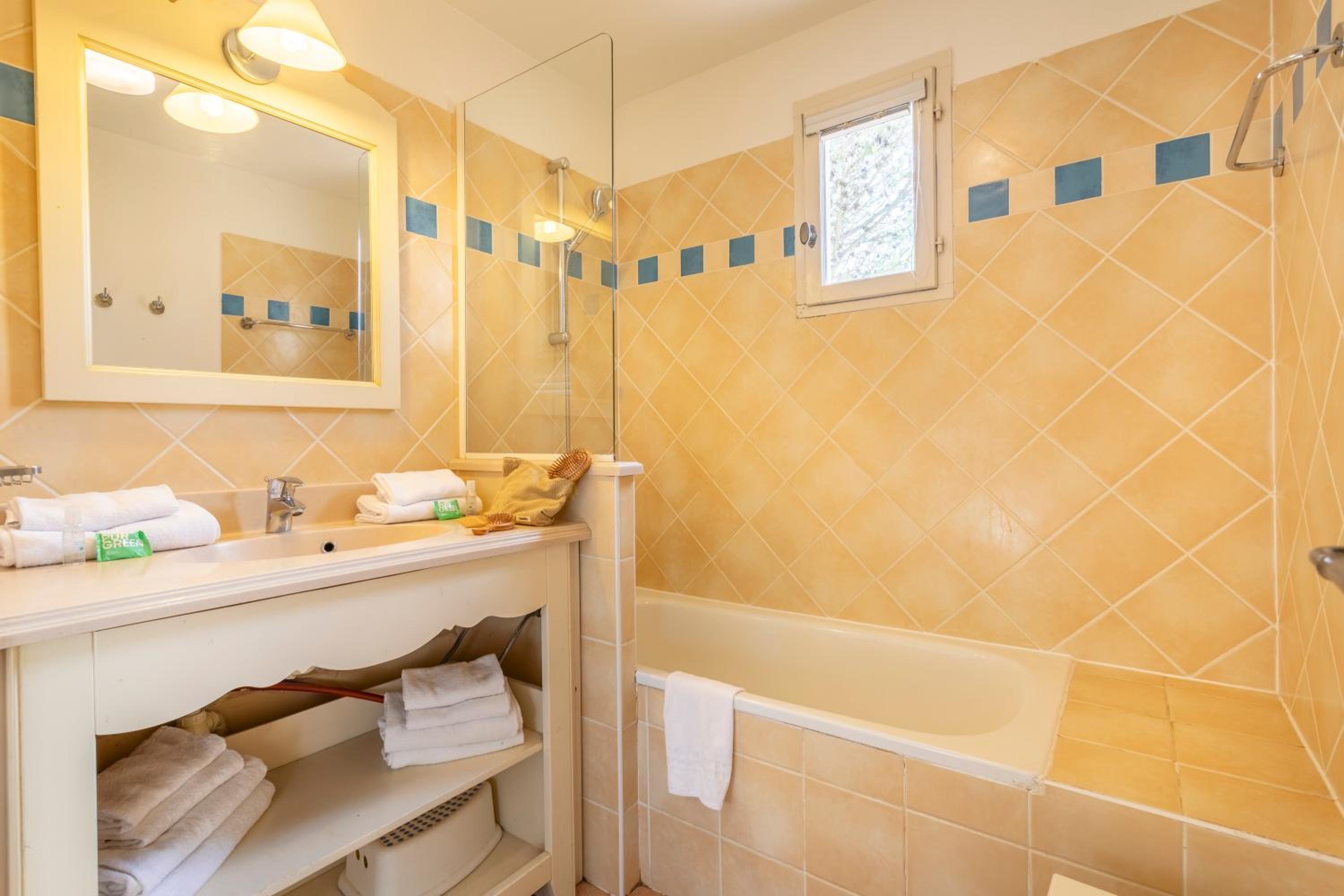 Two-Bedroom Duplex House with Sleeping Alcove and Garden (8 People) - Taillades District photo 2