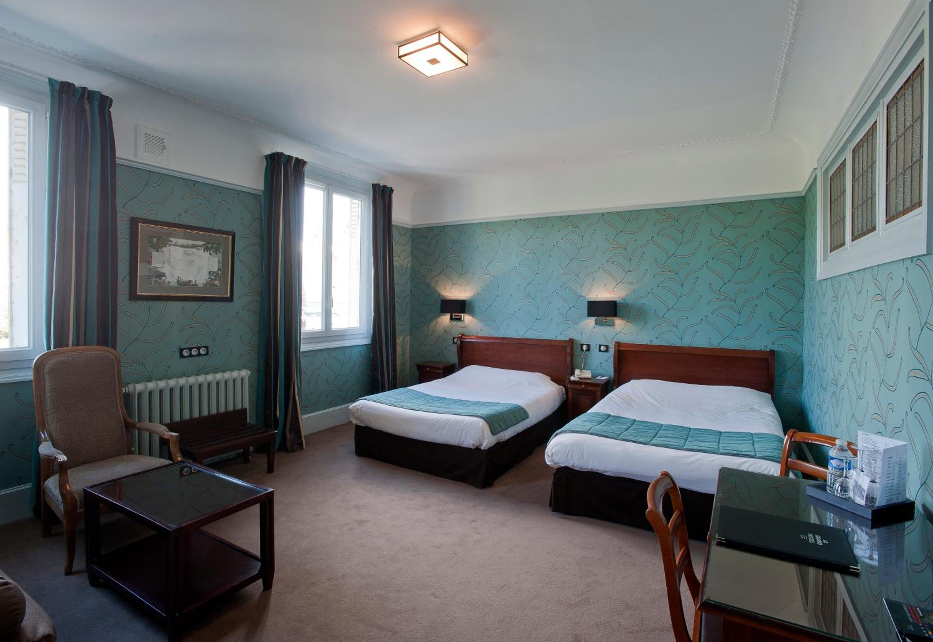 Family Junior Suite (2 Adults + 2 Children)