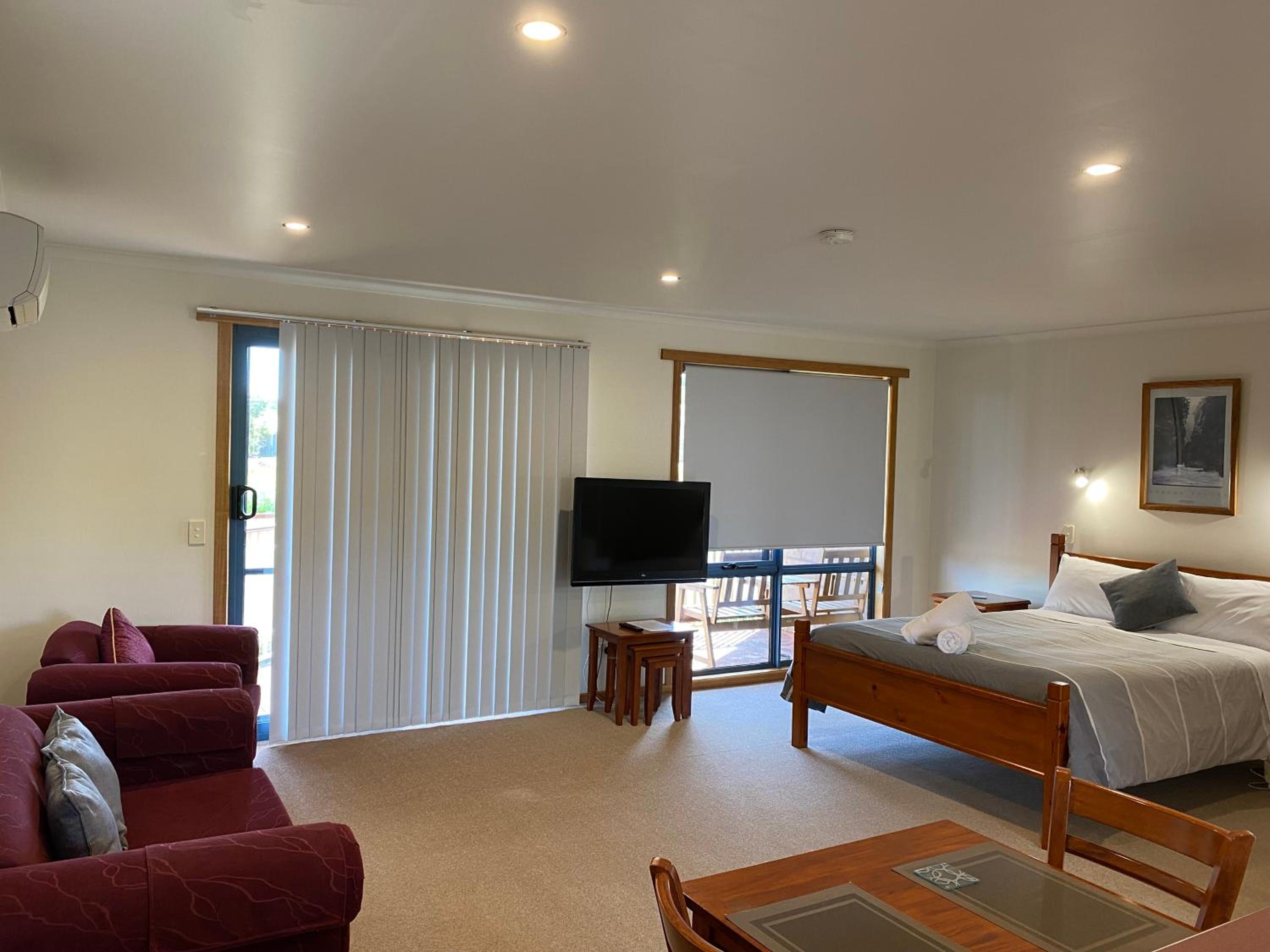 Superior Garden Apartment photo 1