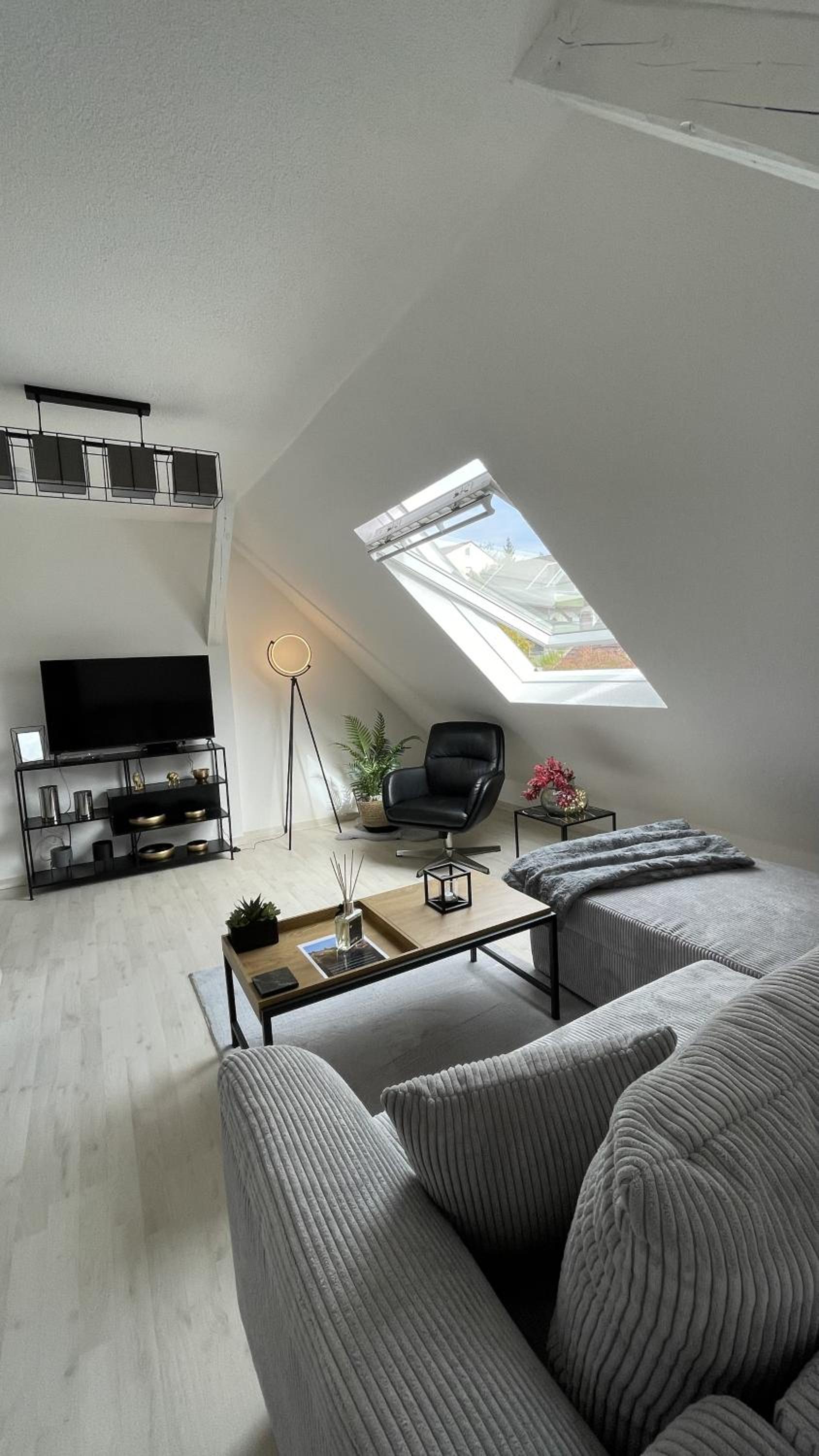 One-Bedroom Apartment photo 1