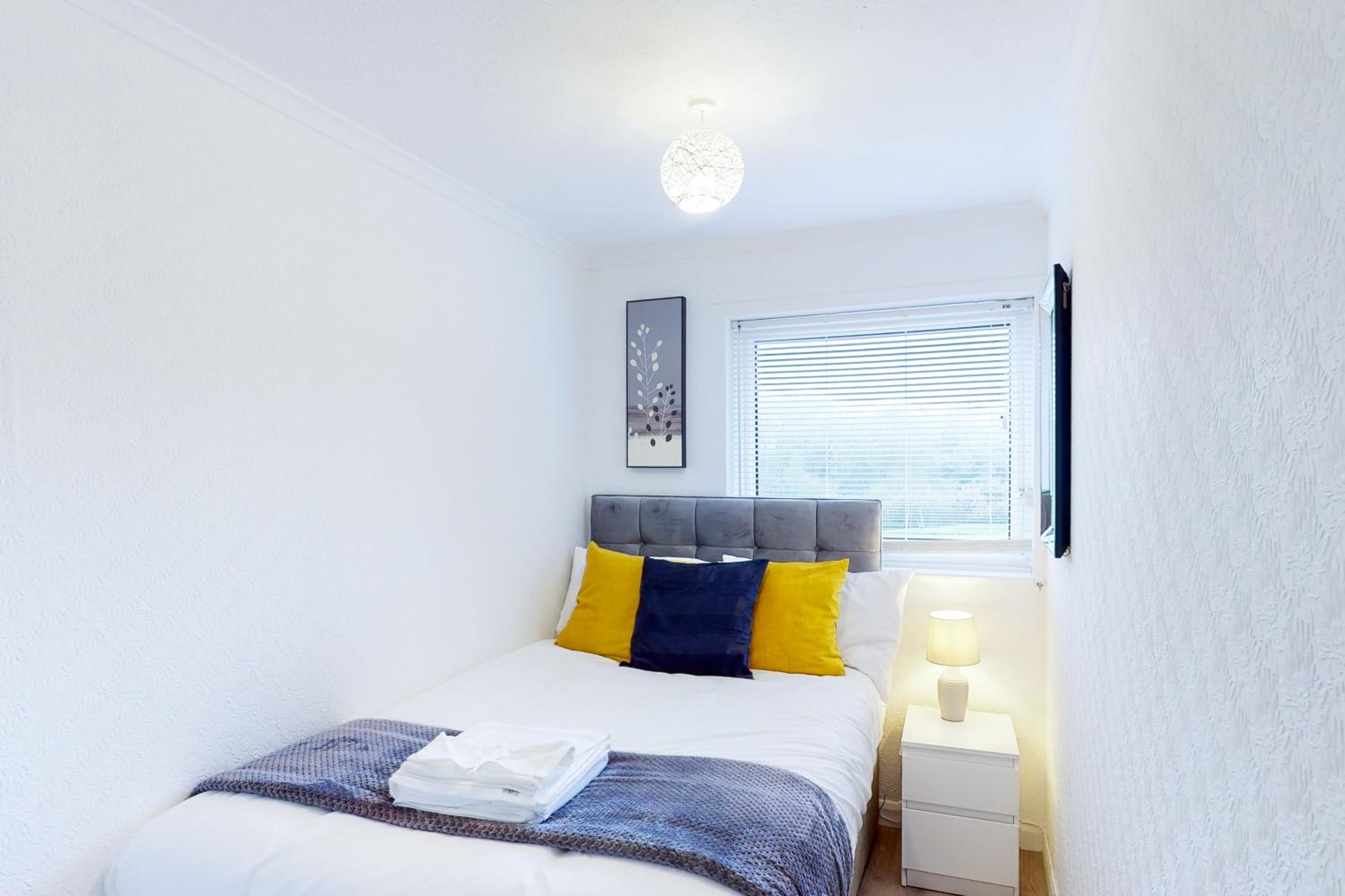 Three-Bedroom Apartment photo 2