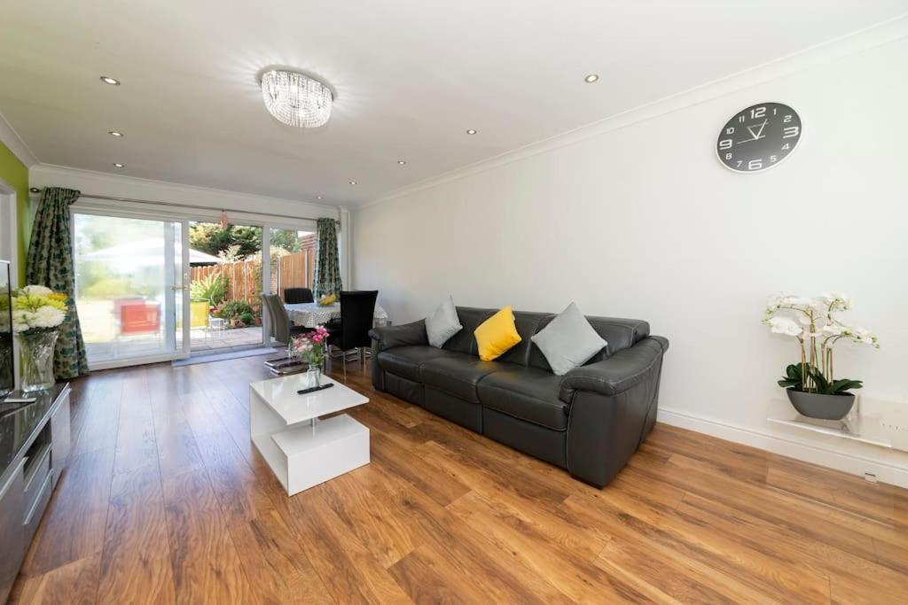Three-Bedroom House photo 2
