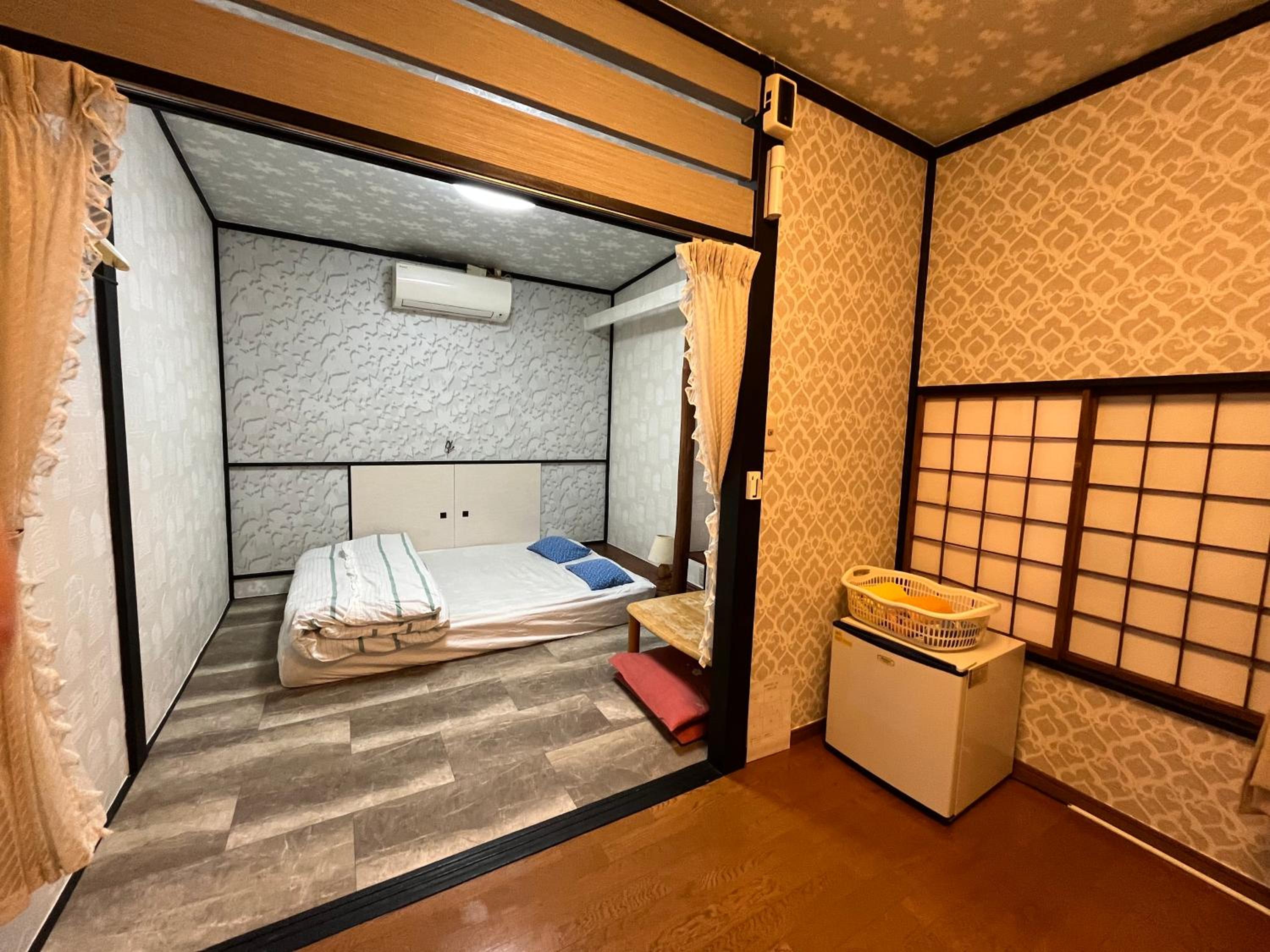Large Double Room photo 1