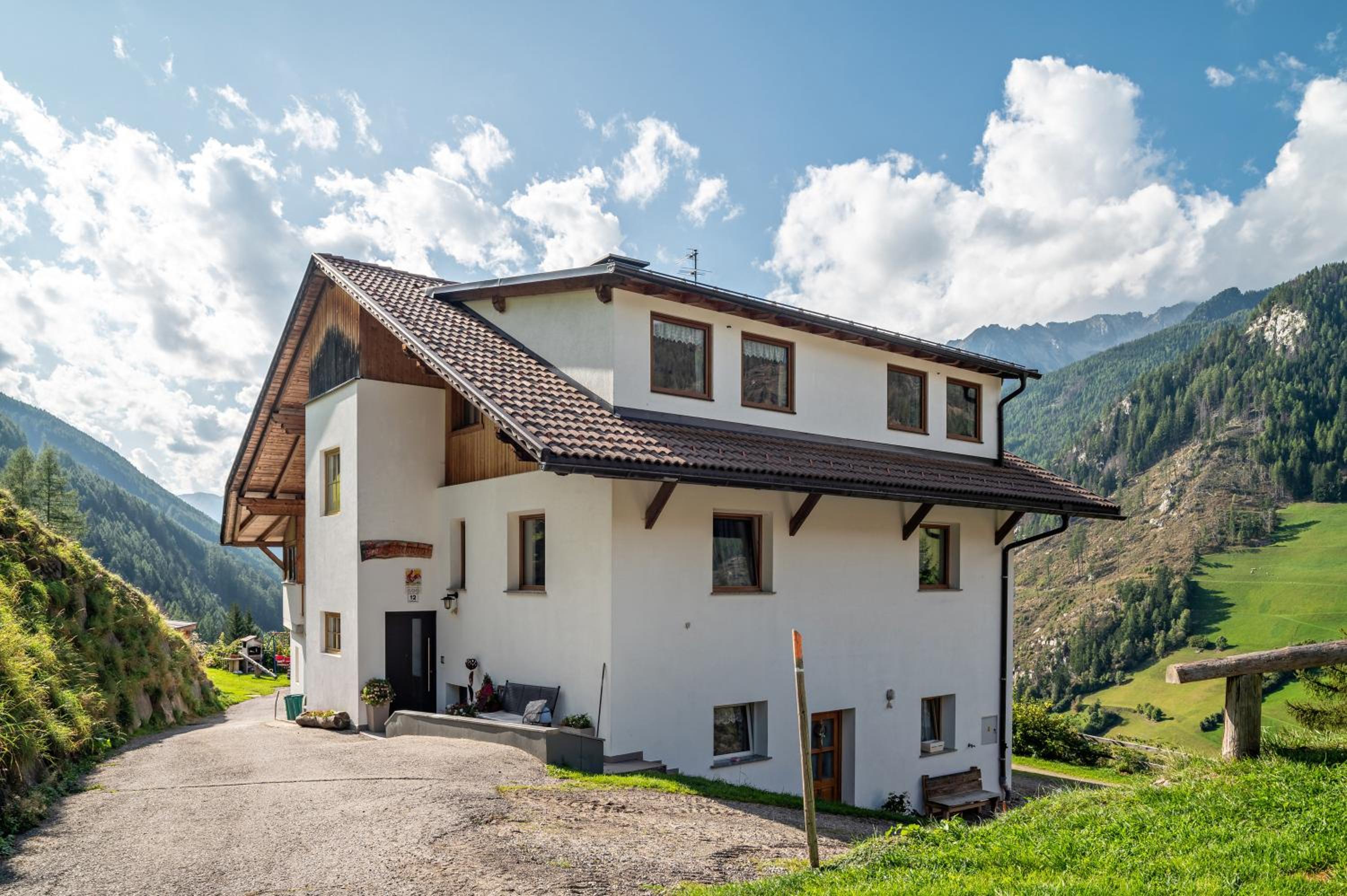 Two-Bedroom Deluxe Apartment with Garden View photo 3