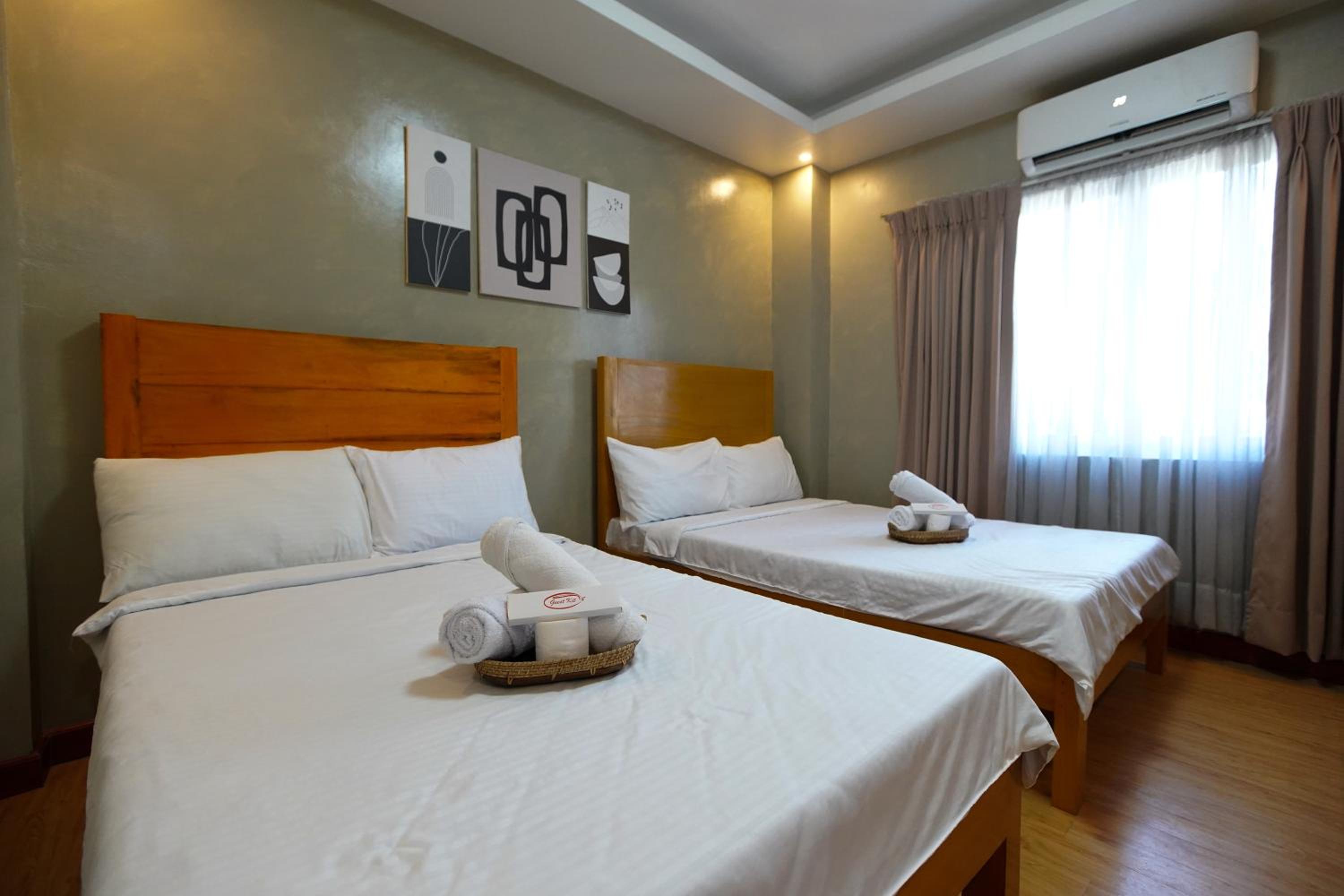 Deluxe Family Suite - Photo 1