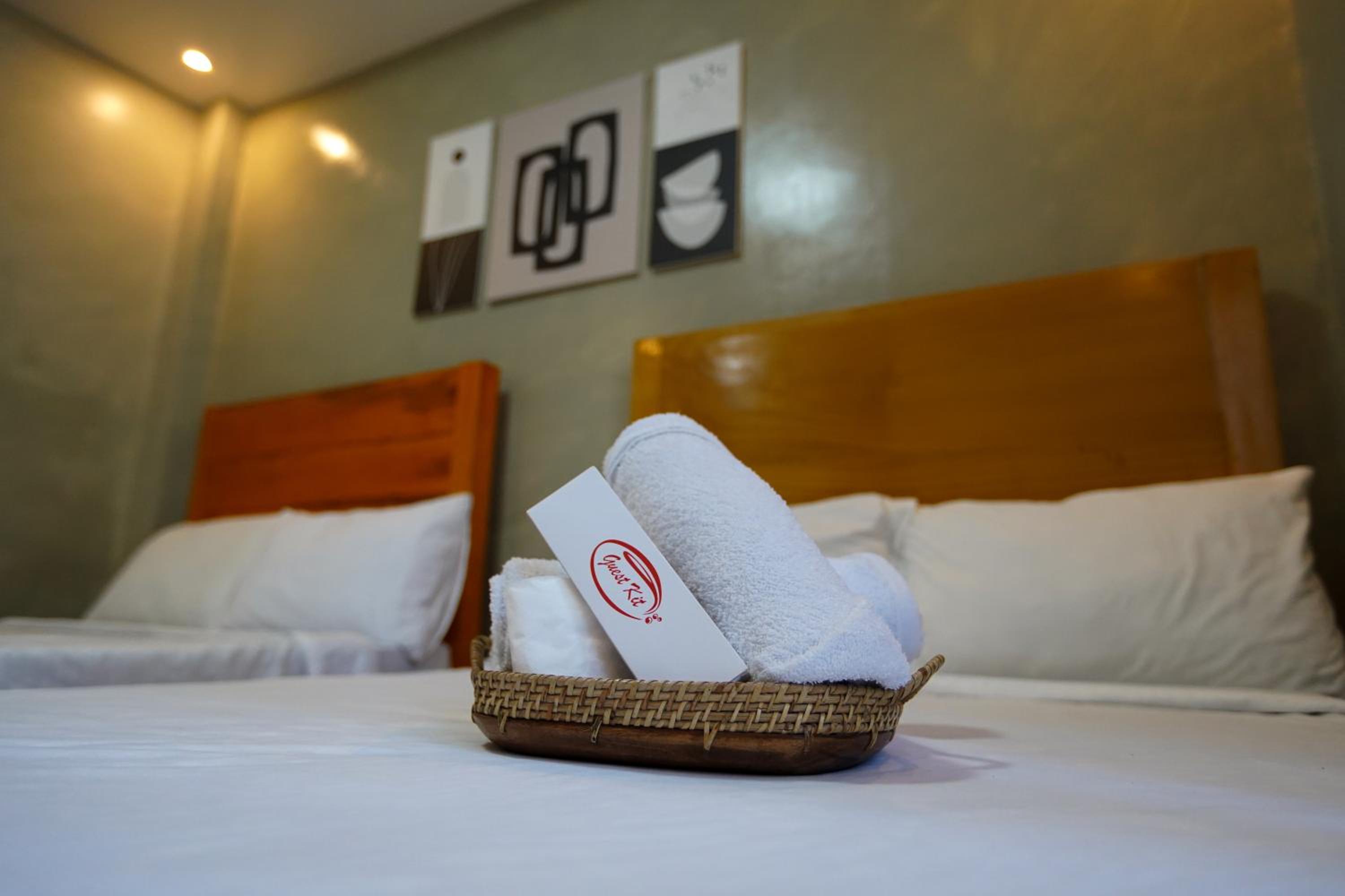 Deluxe Family Suite - Photo 17
