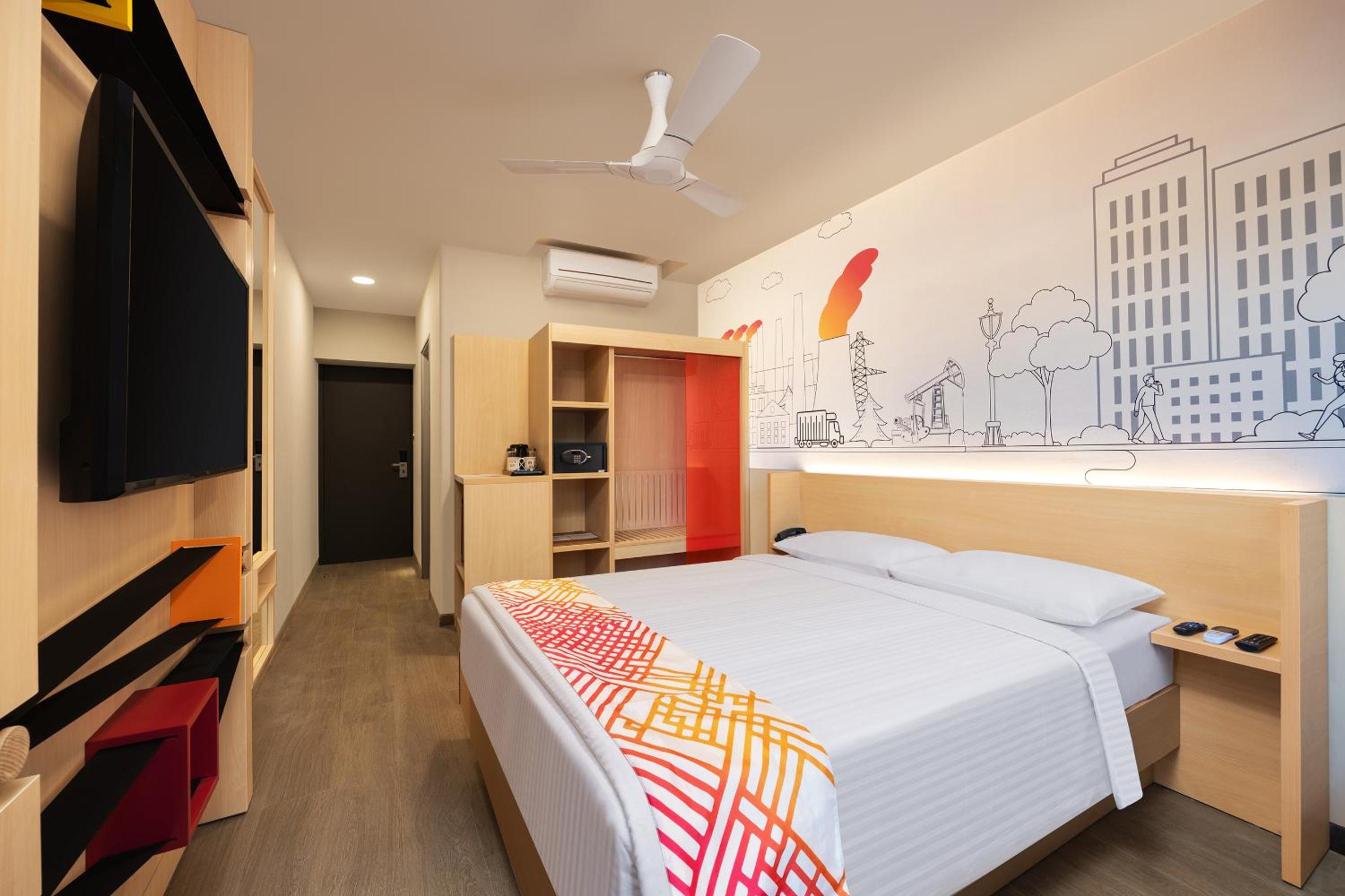Luxe Queen Room - Photo 5