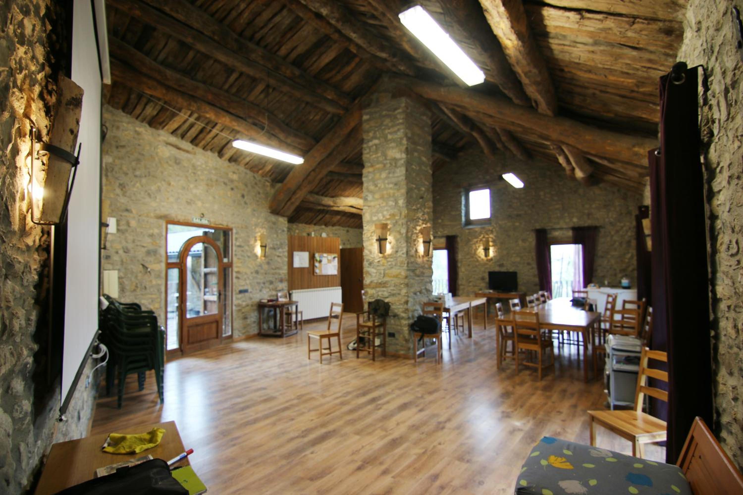 Five-Bedroom House photo 2