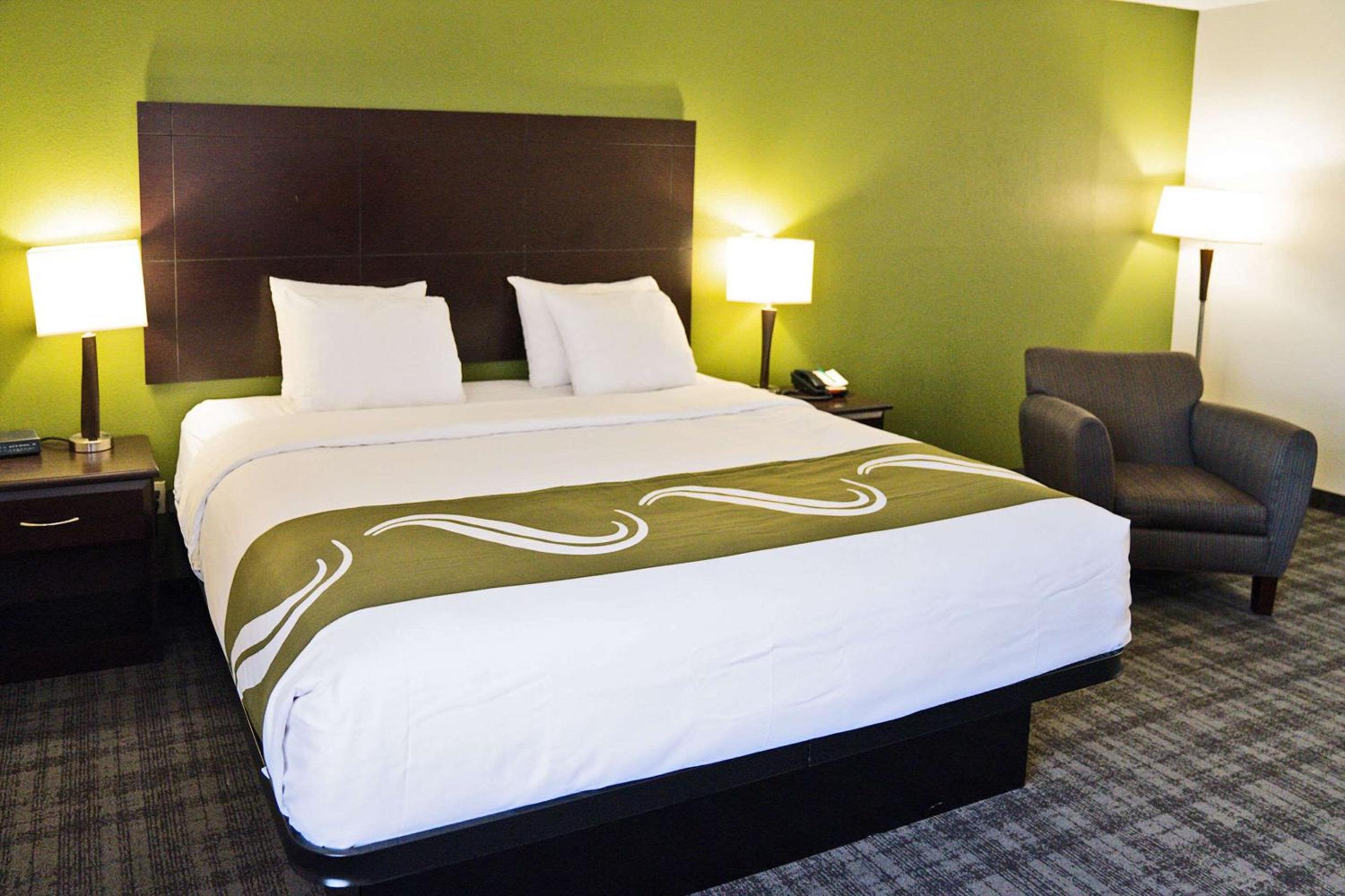 Standard King Room - Non-Smoking  - Photo 1