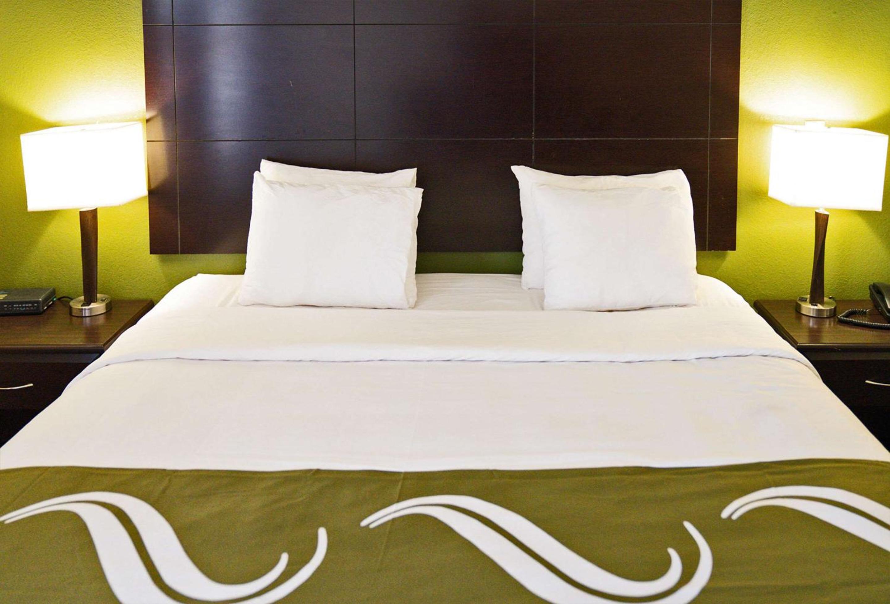 Standard King Room - Non-Smoking  - Photo 8