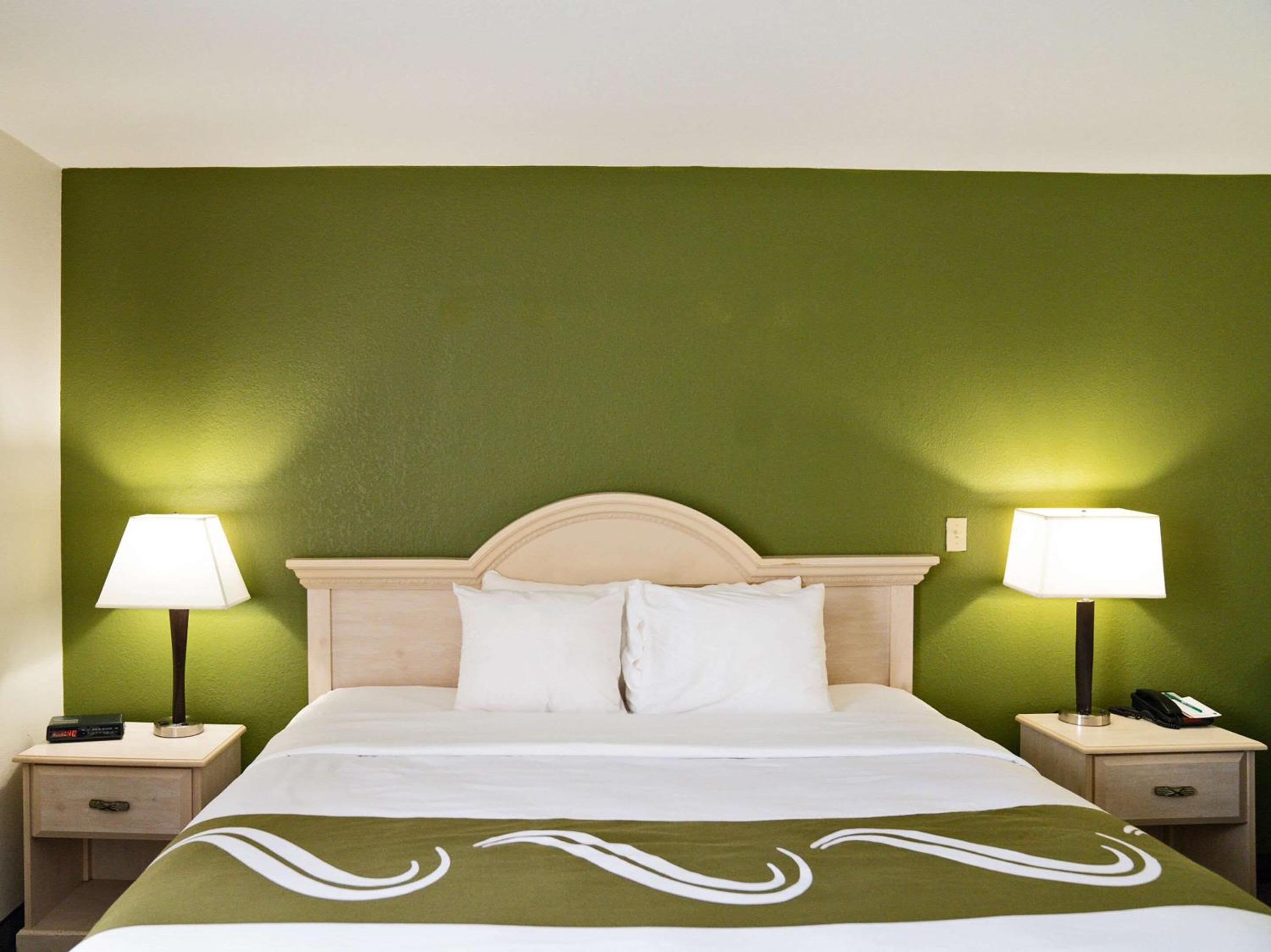 Standard King Room - Non-Smoking  - Photo 2