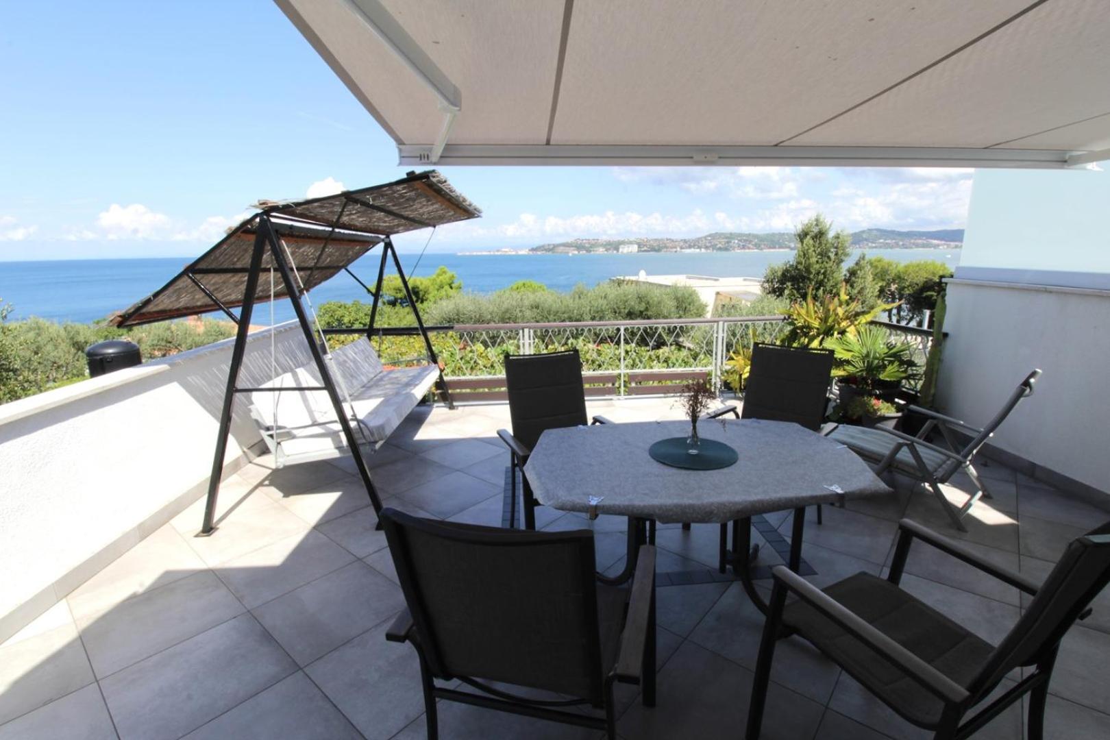 Apartment with Sea View photo 2