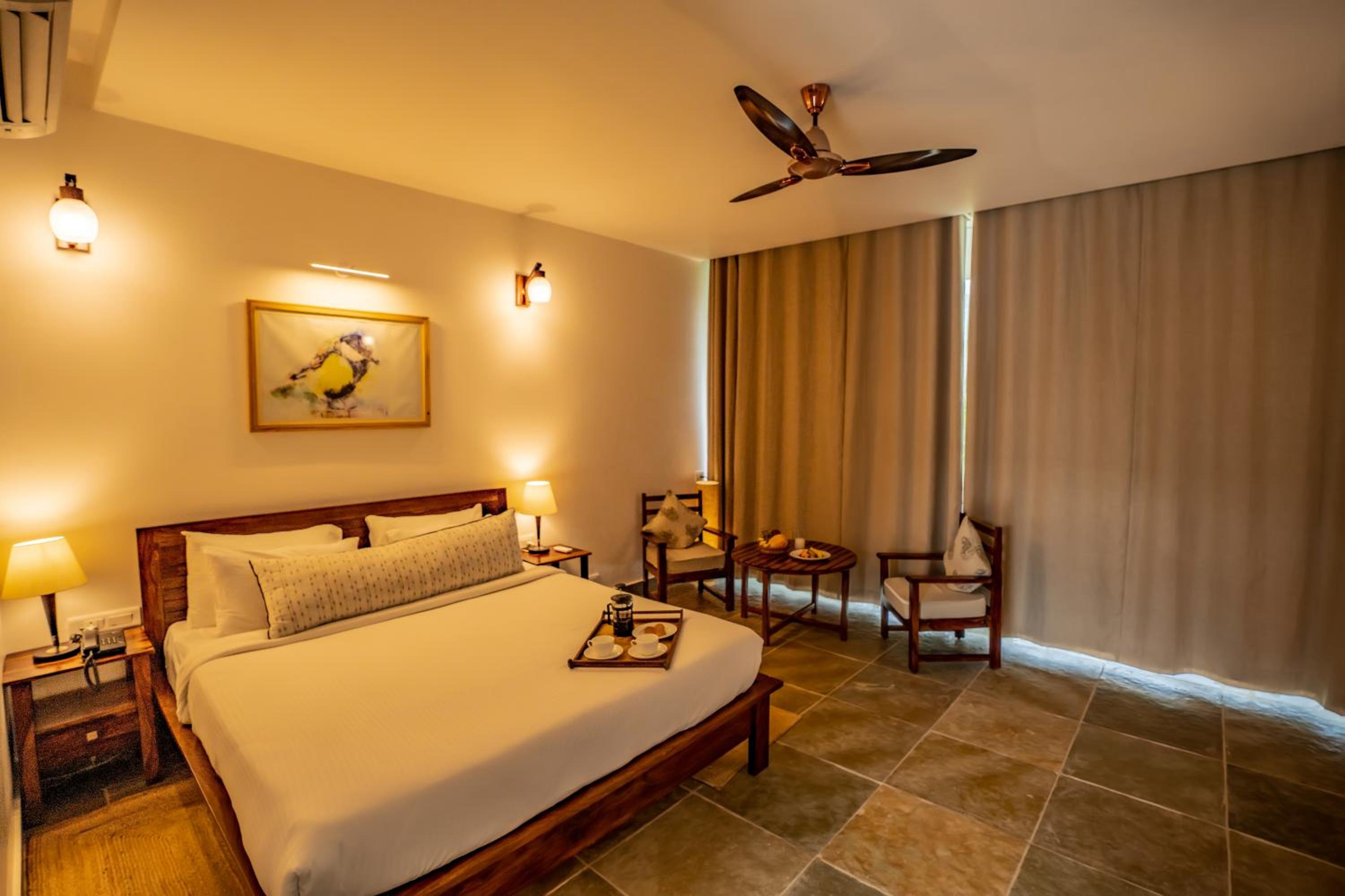 Deluxe Double Room (2 Adults + 1 Child) - Photo 10