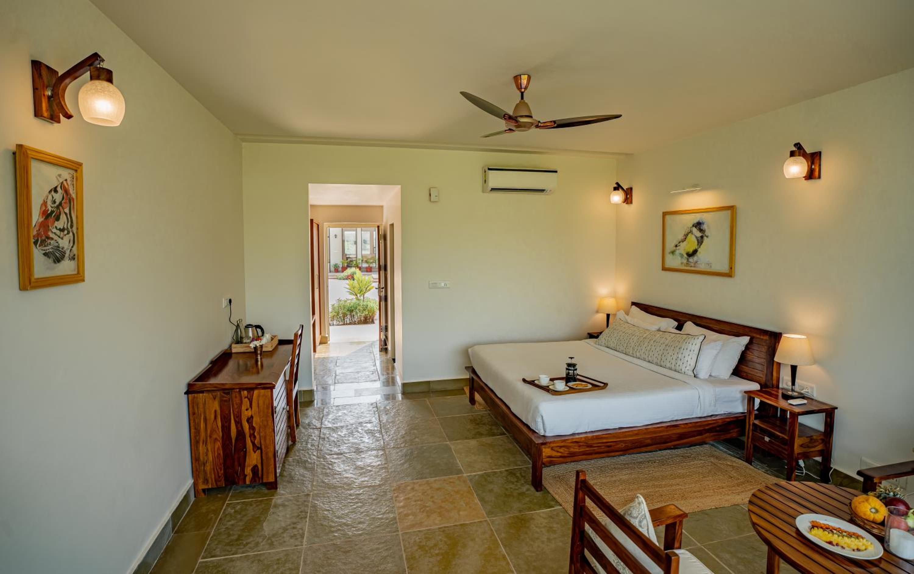 Deluxe Double Room (2 Adults + 1 Child) - Photo 9
