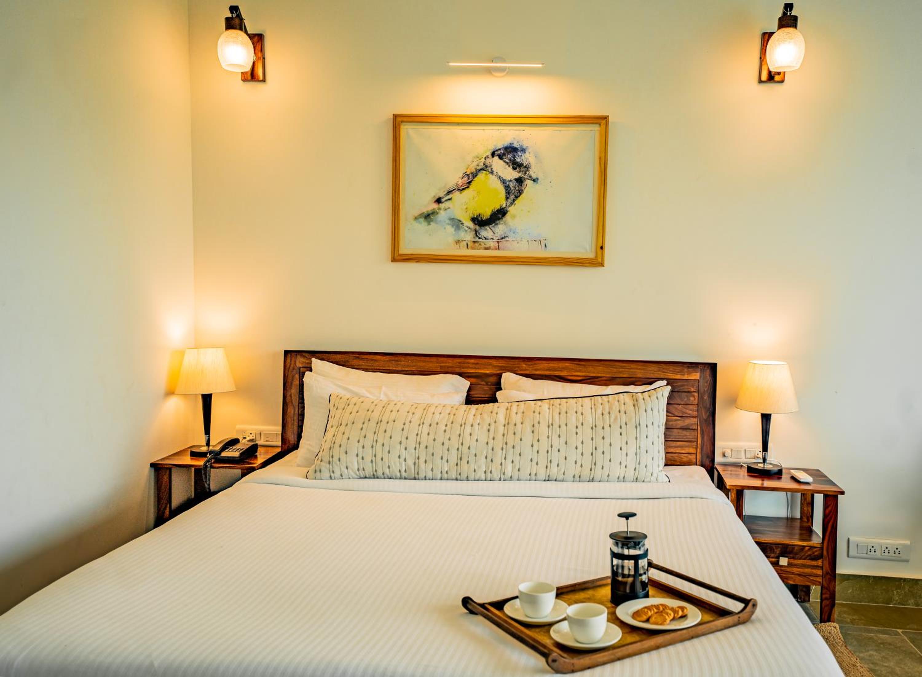 Deluxe Double Room (2 Adults + 1 Child) - Photo 7