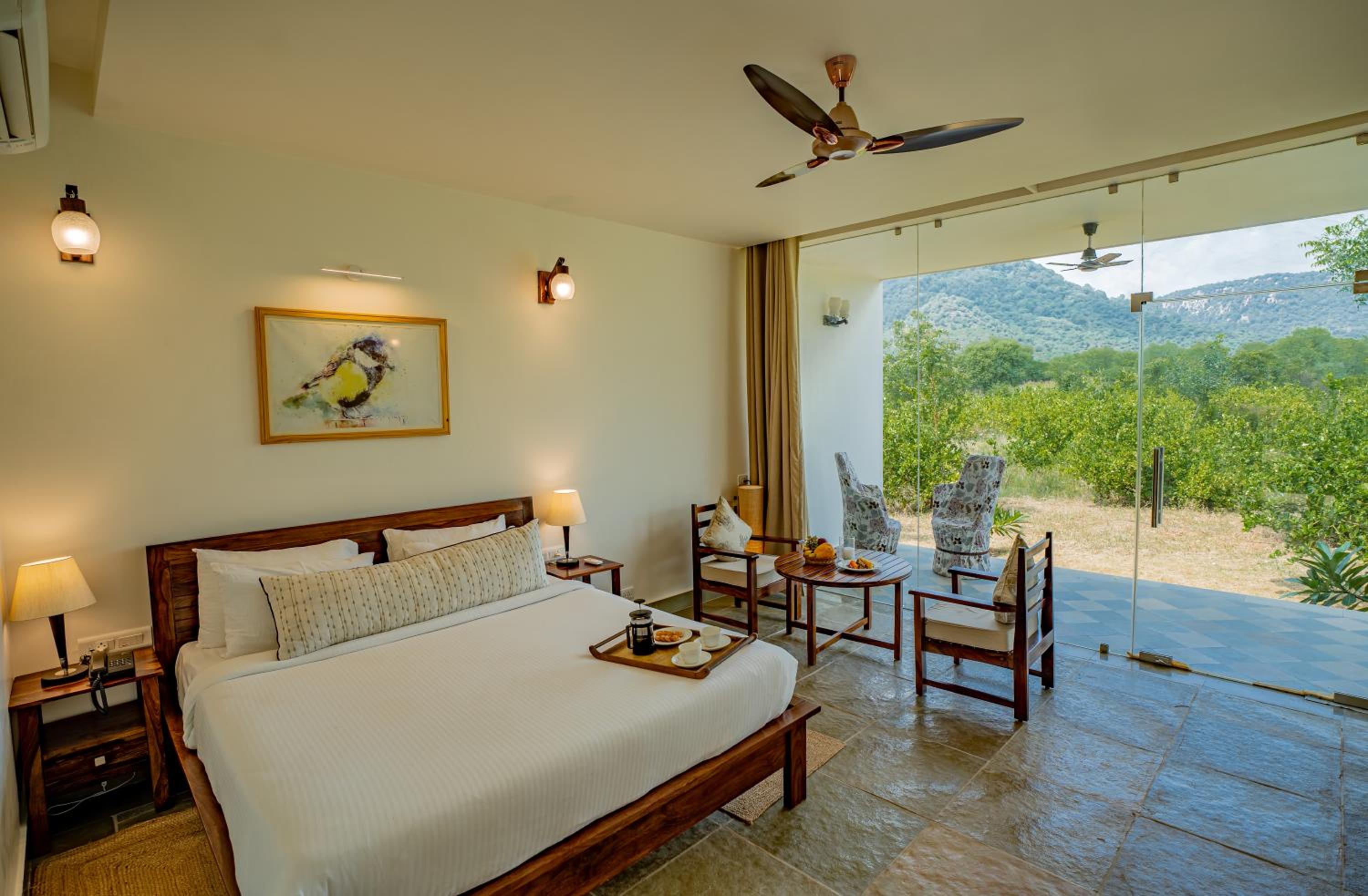 Deluxe Double Room (2 Adults + 1 Child) - Photo 1