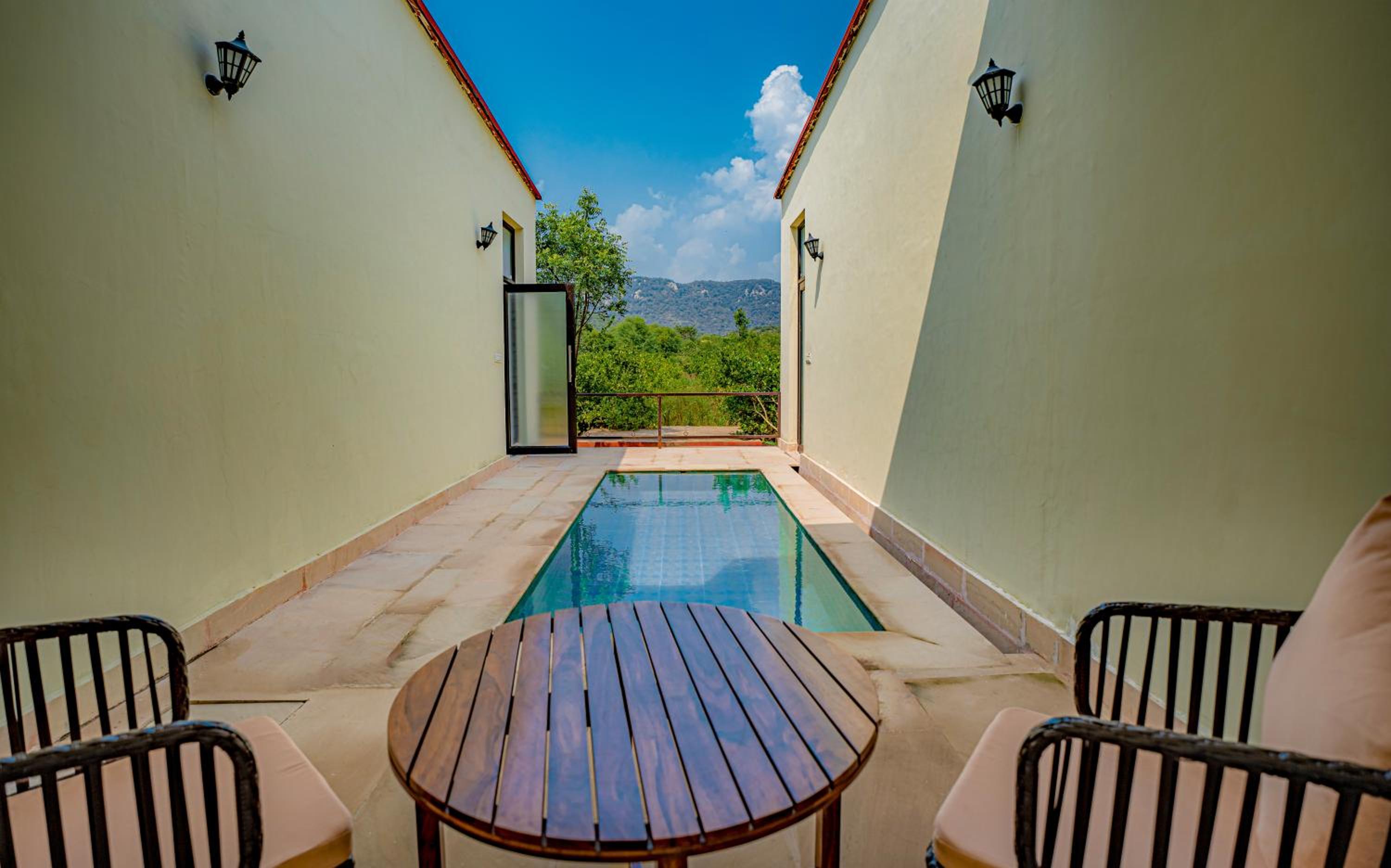 Deluxe Double Room (2 Adults + 1 Child) - Photo 5
