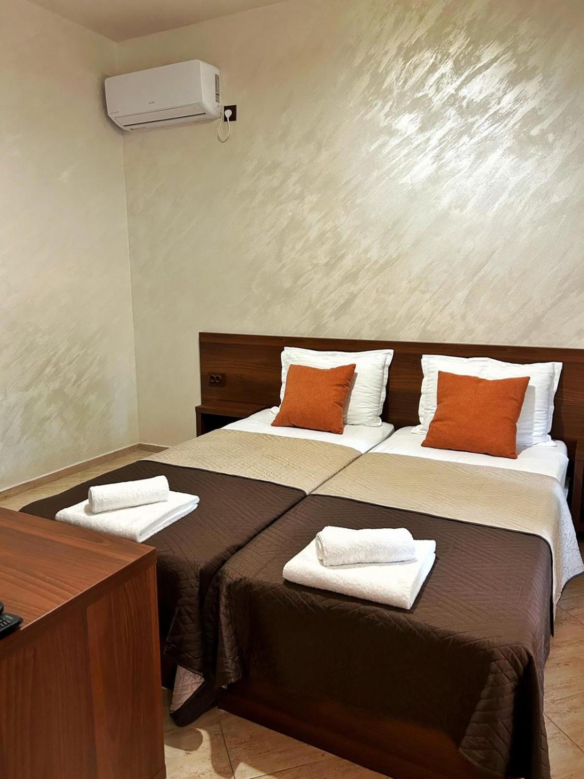 Double or Twin Room with City View photo 3