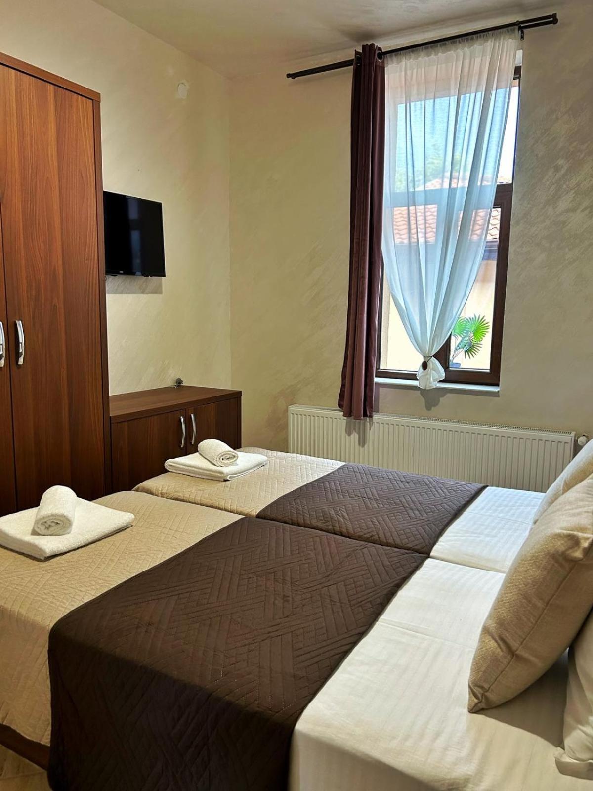 Double or Twin Room with City View photo 1