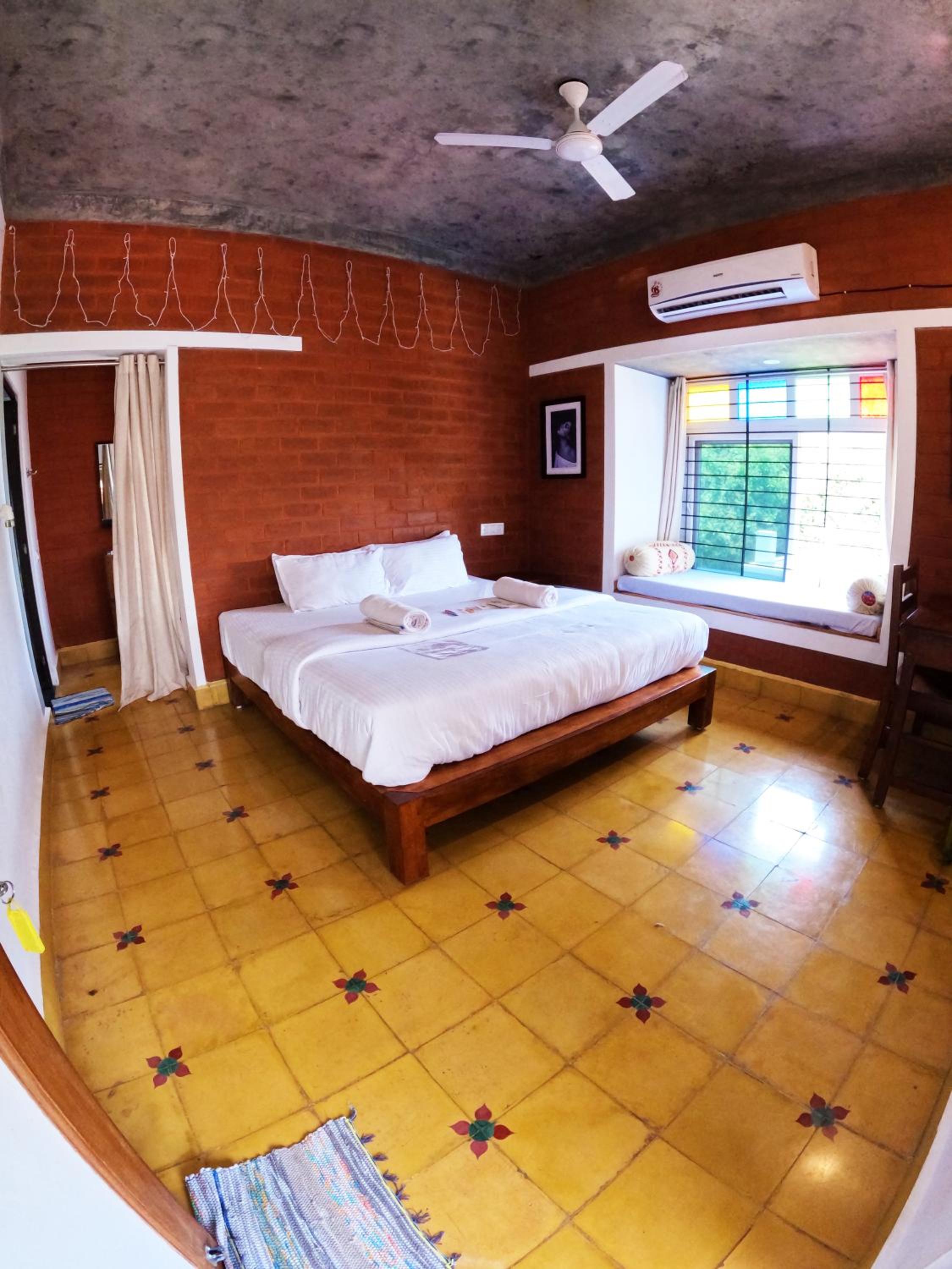 King Room with Balcony - Photo 24