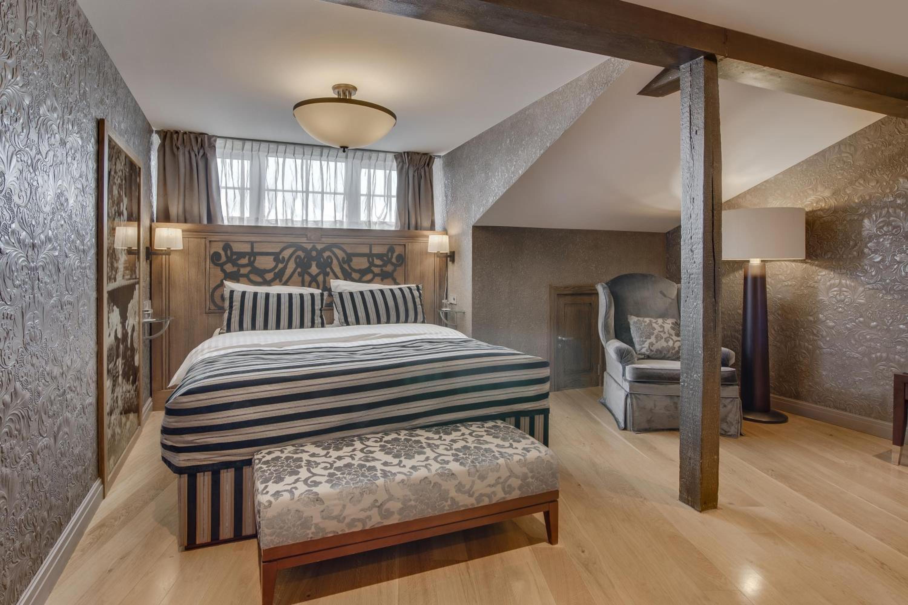 Suite - Photo 2