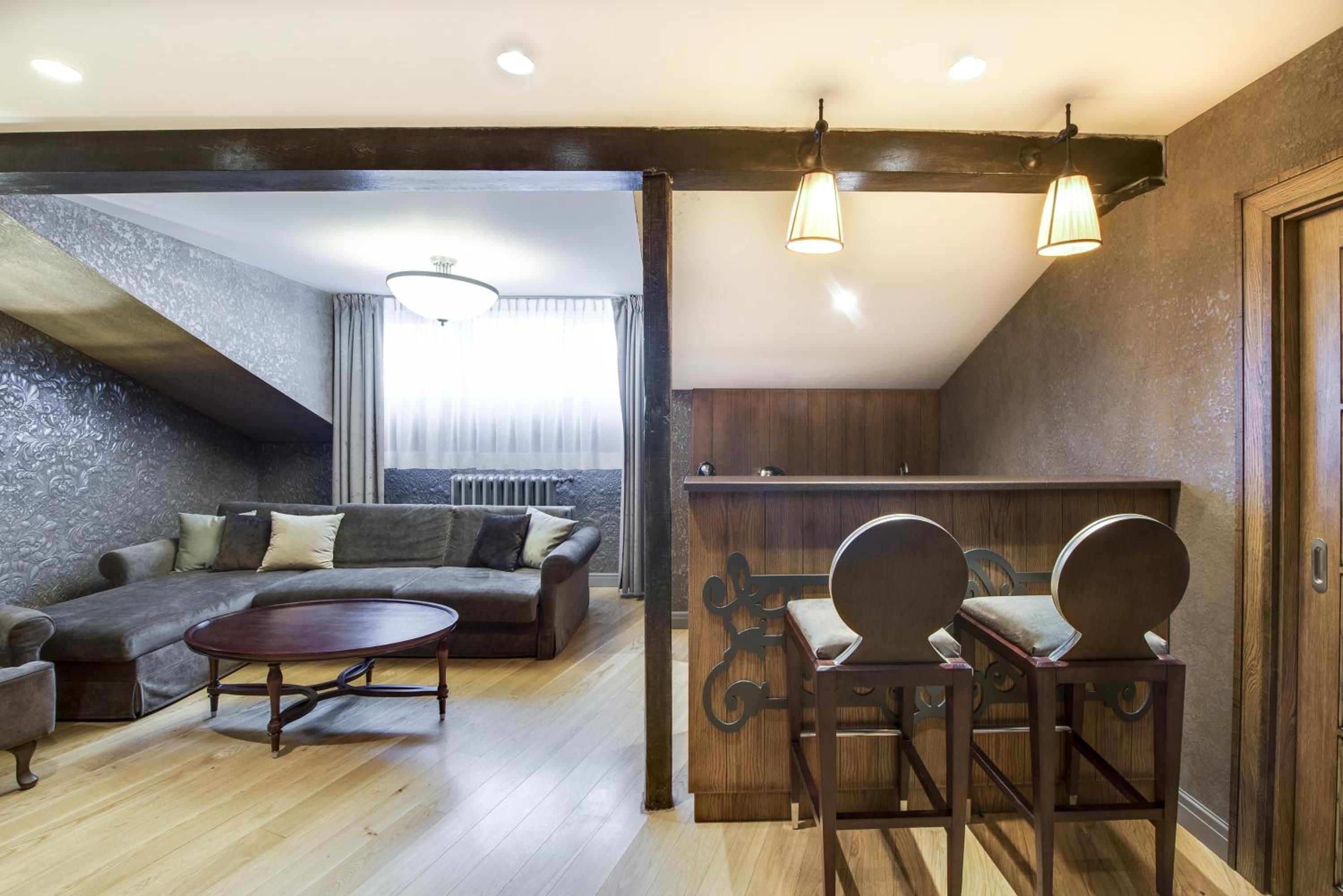 Suite - Photo 5