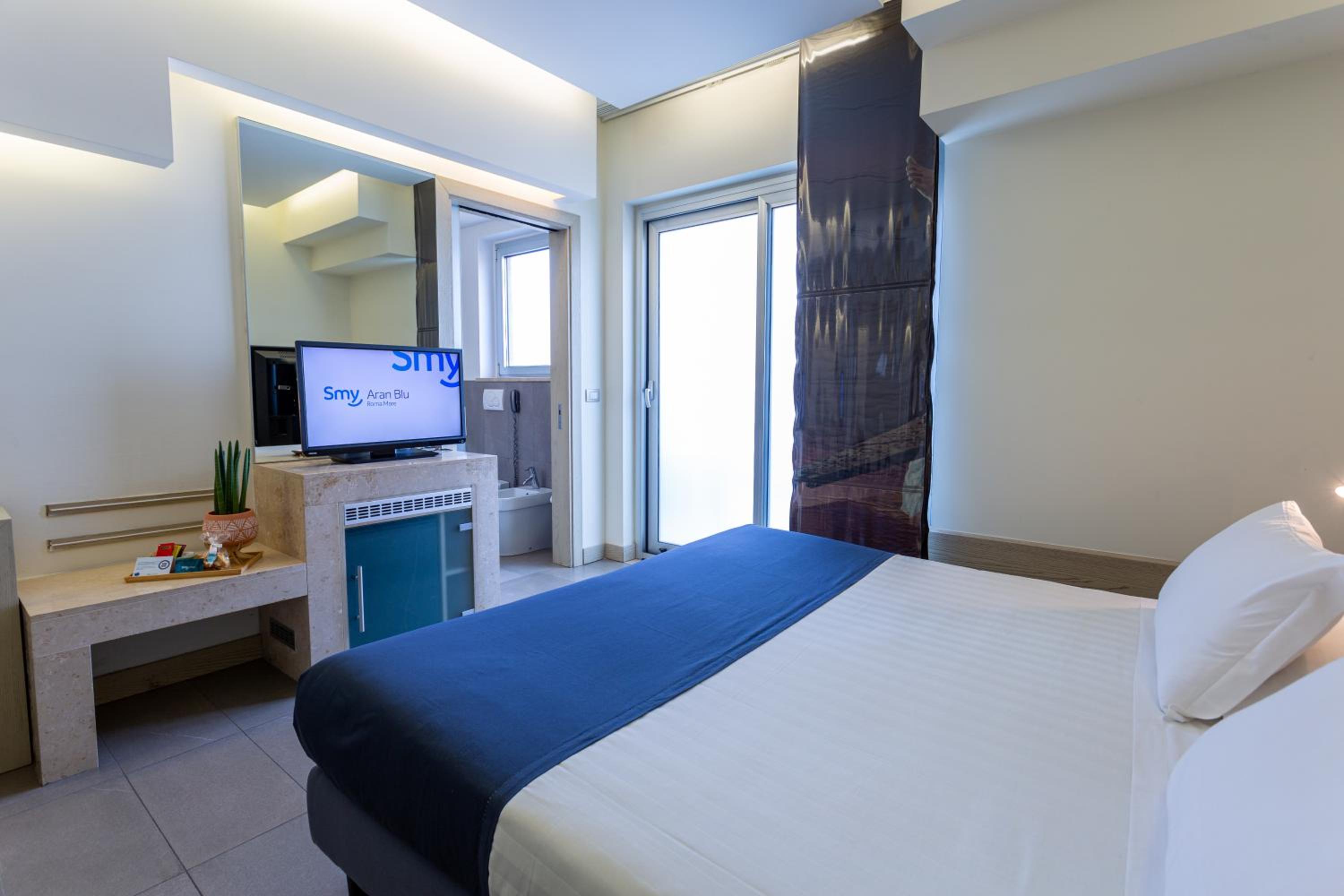 Double or Twin Room with Balcony - Photo 2