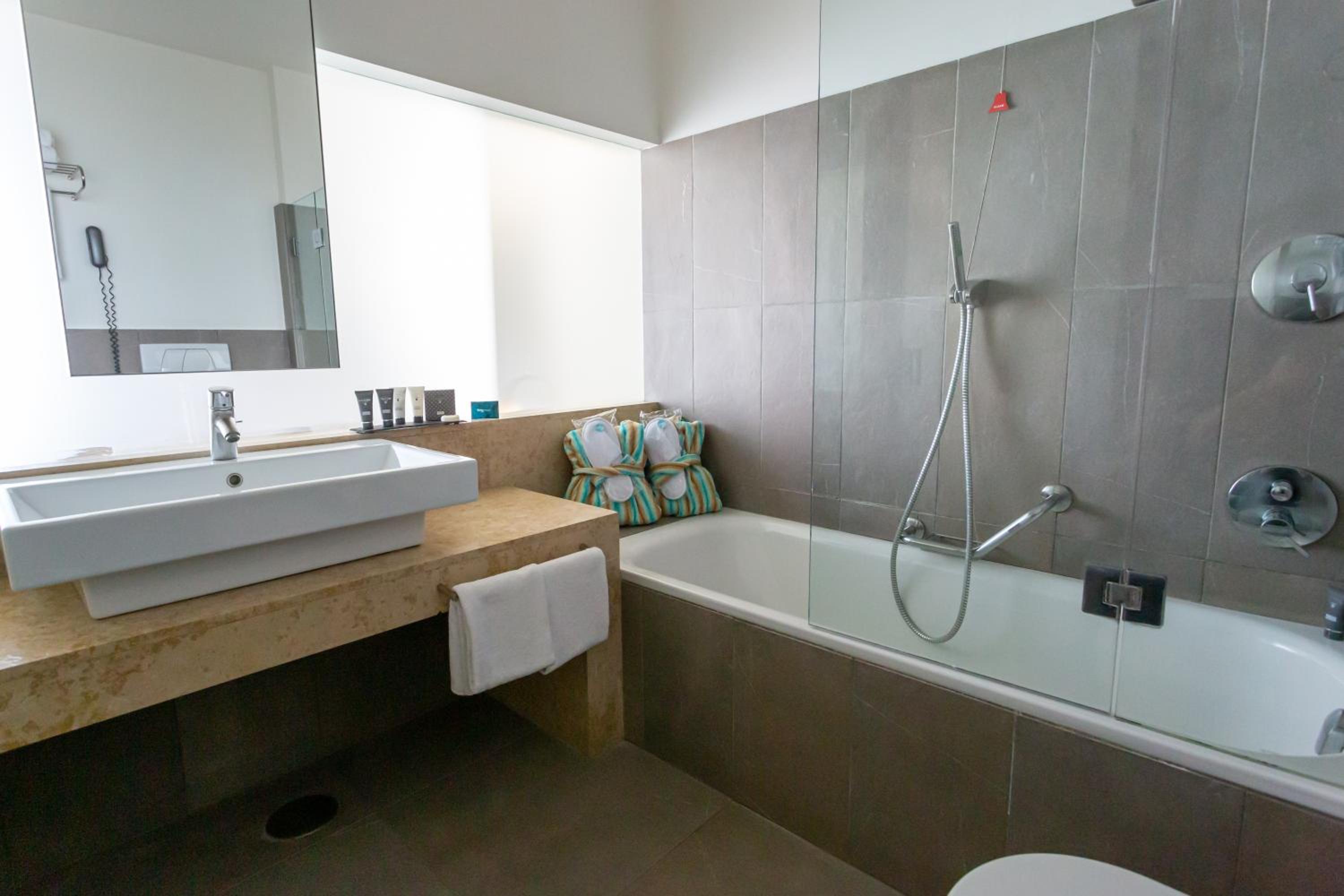 Superior Double Room with Balcony and Sea View - Photo 4