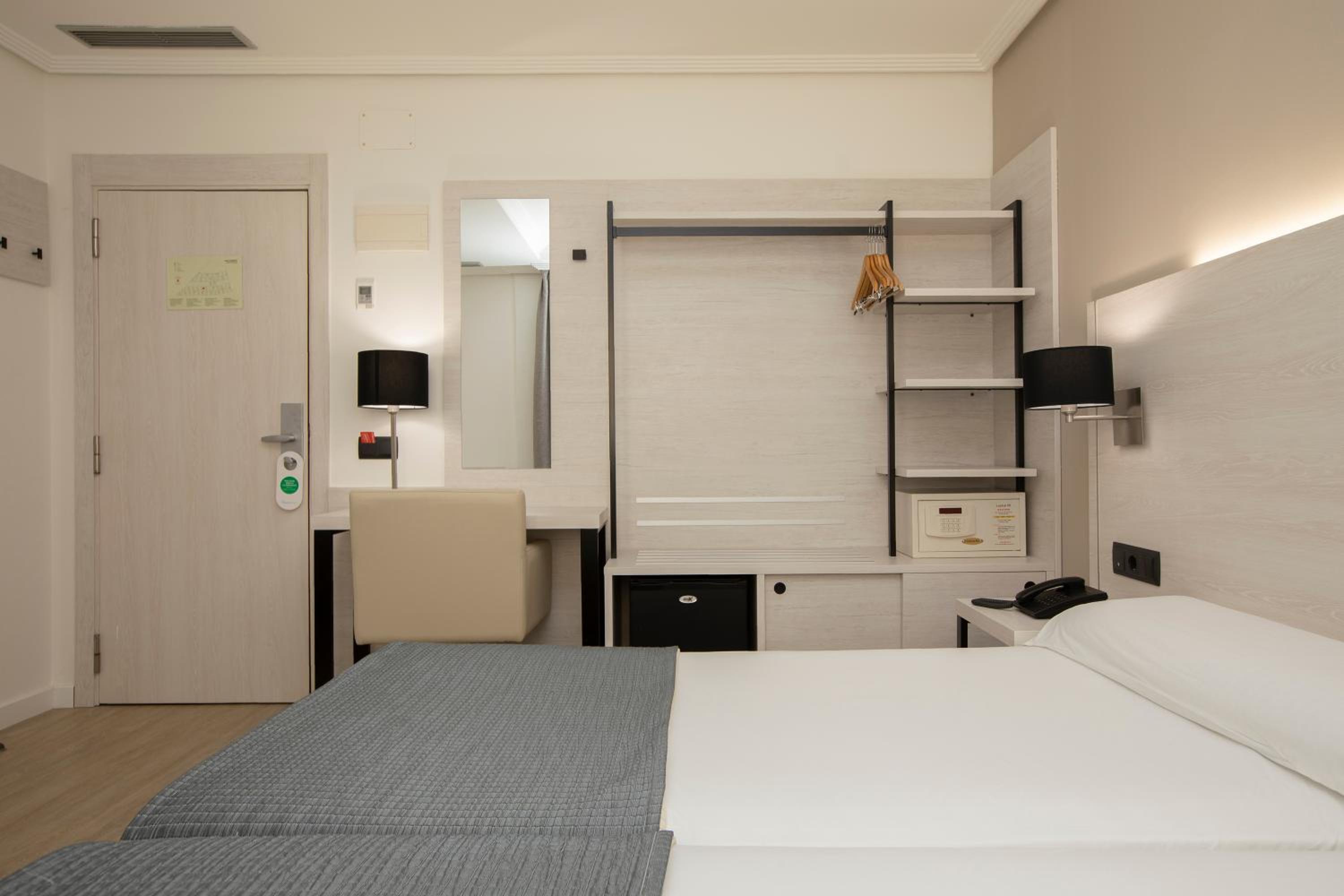 Relax in comfort in our stylish hotel room!