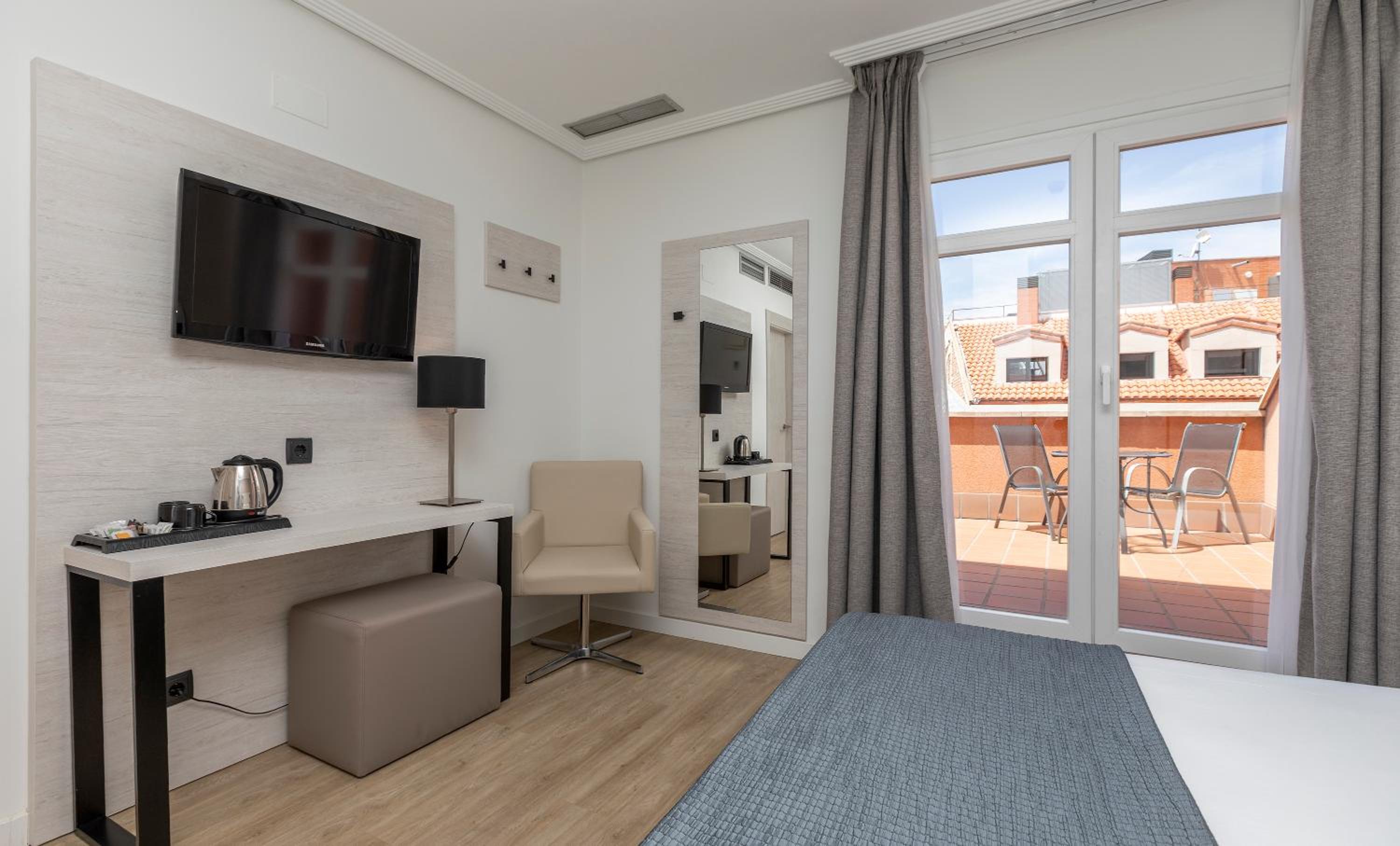 Relax in style in our modern hotel room!